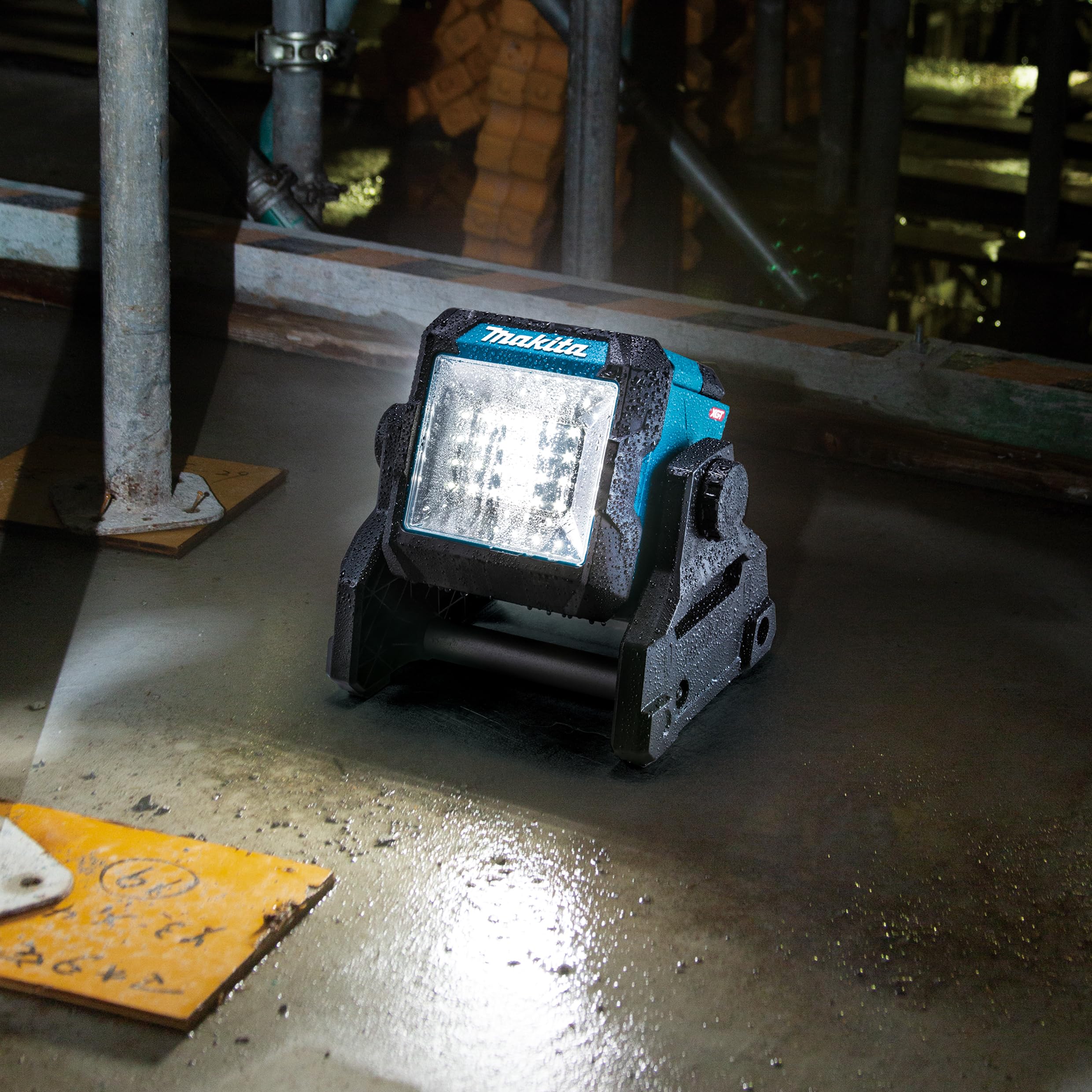 Makita ML003G 40V Max Li-ion XGT LED Luce da lavoro - Batterie e caricabatterie non inclusi