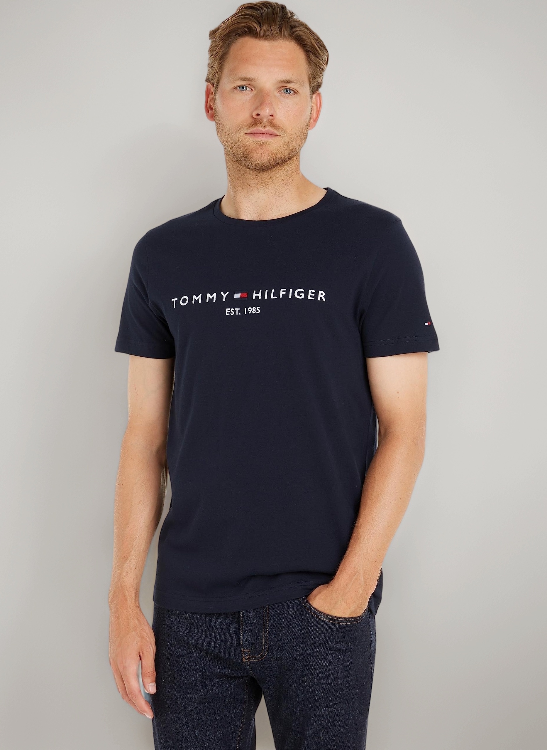 Men’s Short Sleeve Round Neck Core Tommy Logo T-Shirt