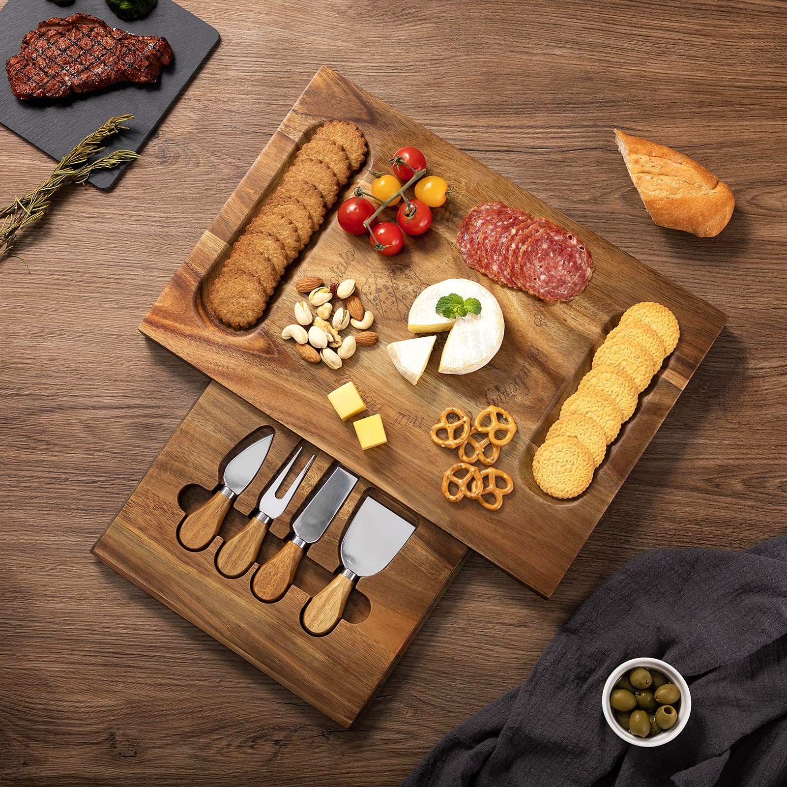 HBlife Käsebrett und Messer-Set, Akazienholz, 27,9 x 40,6 cm, Käseplatte mit 4 Edelstahl-Messern, Charcuterie-Platte, Hauseinweihungsgeschenk, perfekte Wahl für Weihnachten, Erntedankfest, Hochzeit