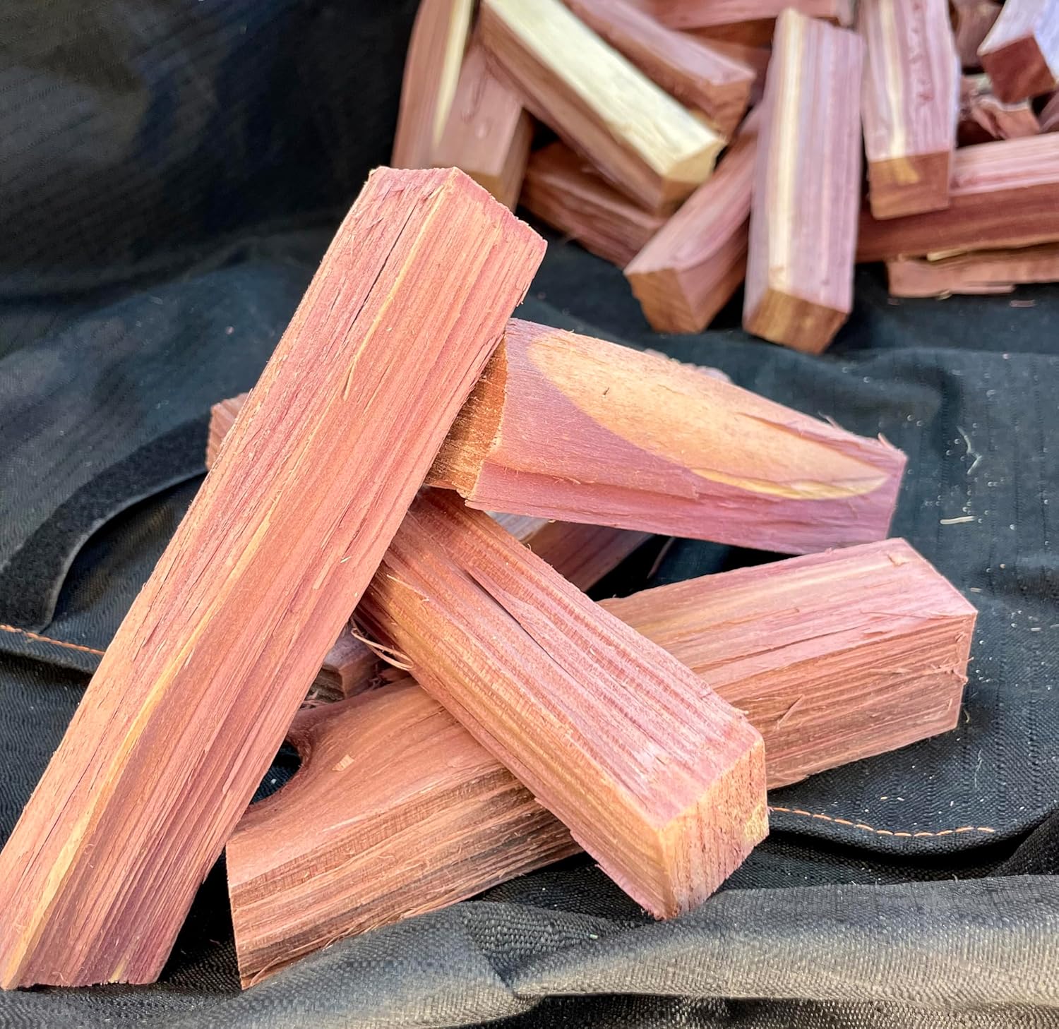 Lee's Firewood Cedar Wood Splits, 6 Inch Length, 1-2 Inch Diameter, Aromatic, Non-Food Safe (1 Cubic Foot Box)