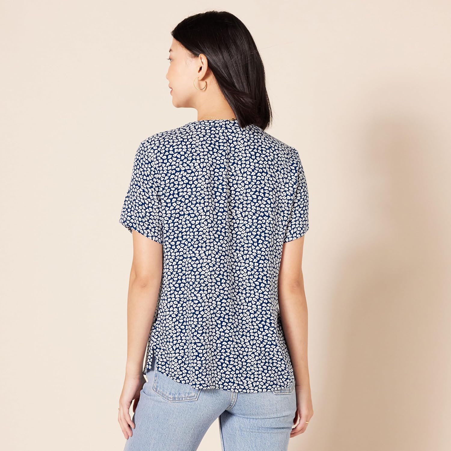 Amazon Essentials Women's Relaxed-Fit Short-Sleeve Woven Blouse - Image 3