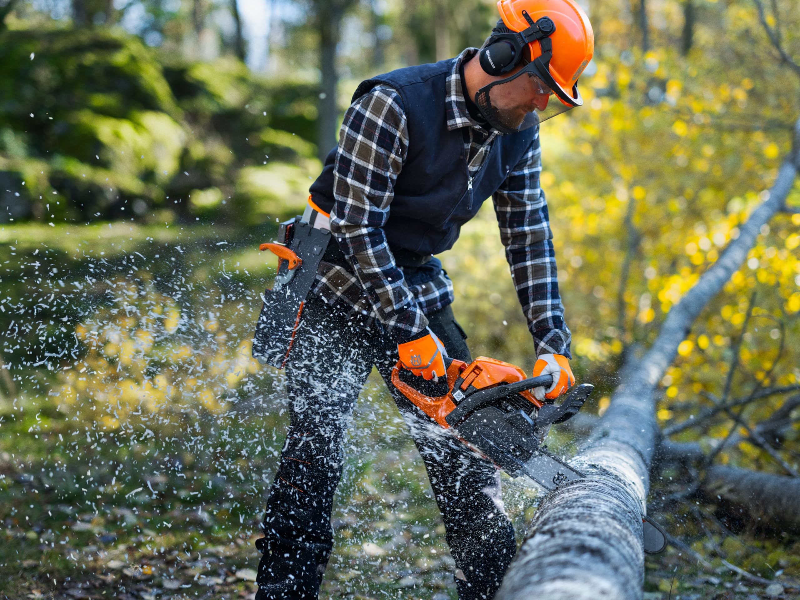 Husqvarna 445 S 15" – Leistungsstarke Allround‑Kettensäge für anspruchsvolle Holzarbeiten mit 38cm Schwertlänge
