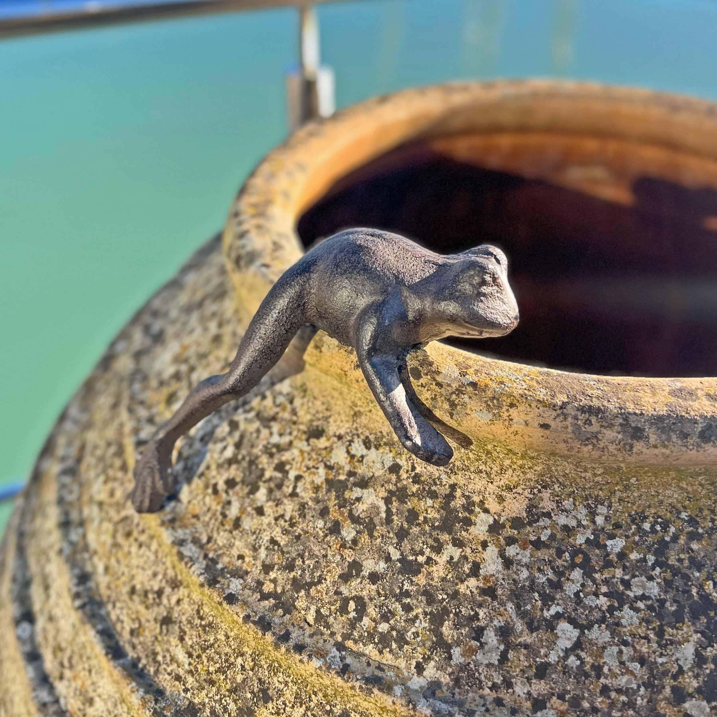 Ascalon Edge Hanging Frog Cast Iron Animal Garden Ornament