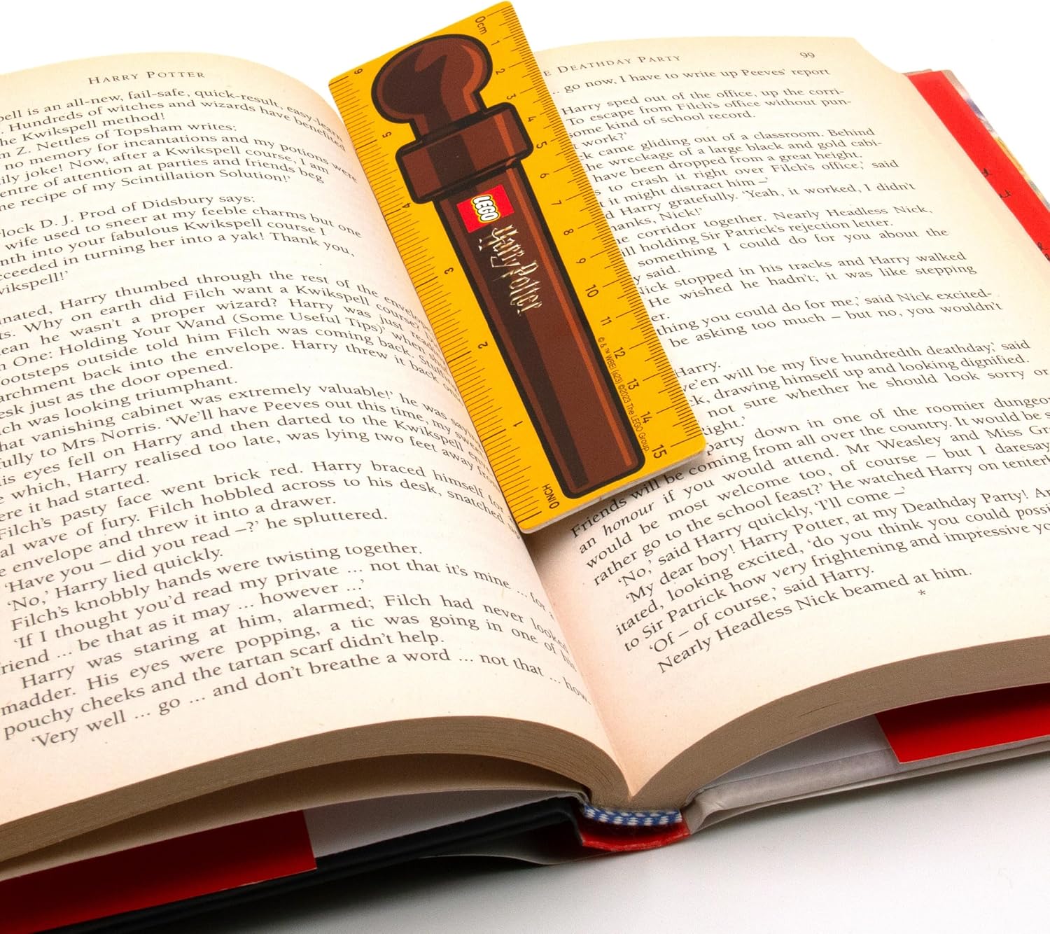 LEGO Harry Potter Box Set - Reader (53259), Includes Harry Potter Head Lamp, 1 Broomstick Gel Pen, 1 Sticky Note Pad, 1 Bookmark, 1 Sticky Page Marker Pad