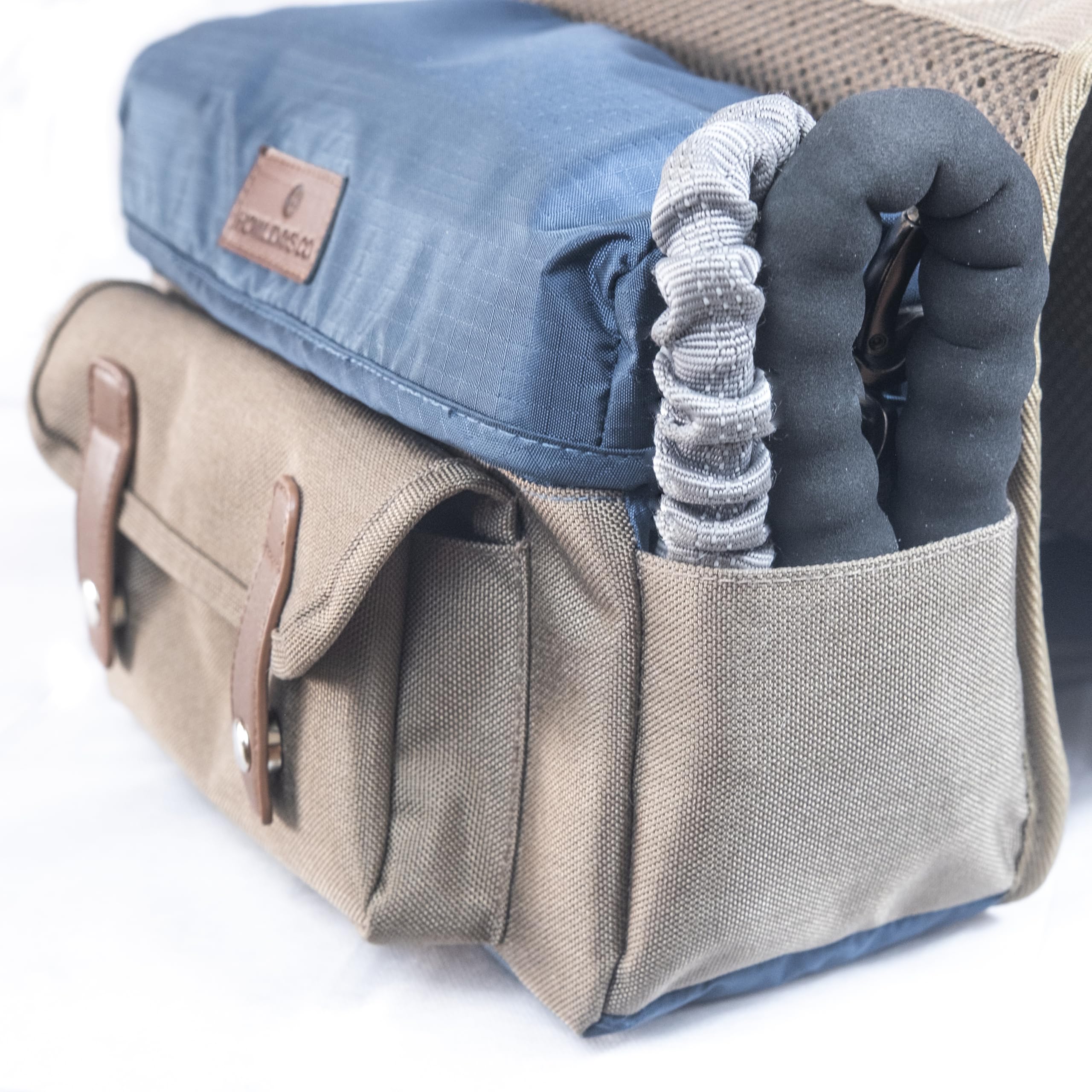 Arnés de mochila de senderismo para perros medianos y grandes, bolsa de sillín duradera con asa, compartimentos de almacenamiento grandes y ajuste ajustable para aventuras al aire libre