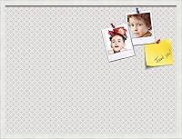 Vista 376 de PinPix Tablero de anuncios de corcho de 12 x 12 pulgadas. Este tablero decorativo enmarcado viene con diseño de círculos B W y un marco blanco