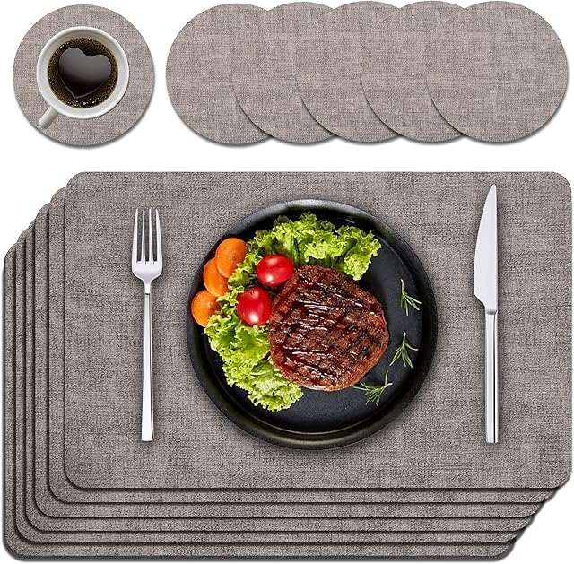 Purejoy Placemats and Coaster Sets 6 Table Mats PU Leather Heat-Resistant Washable and Non-Slip 43*30 cm Dinner Table Mats Set of 6 for Kitchen Mat Table Indoor Outdoor (Light Grey)