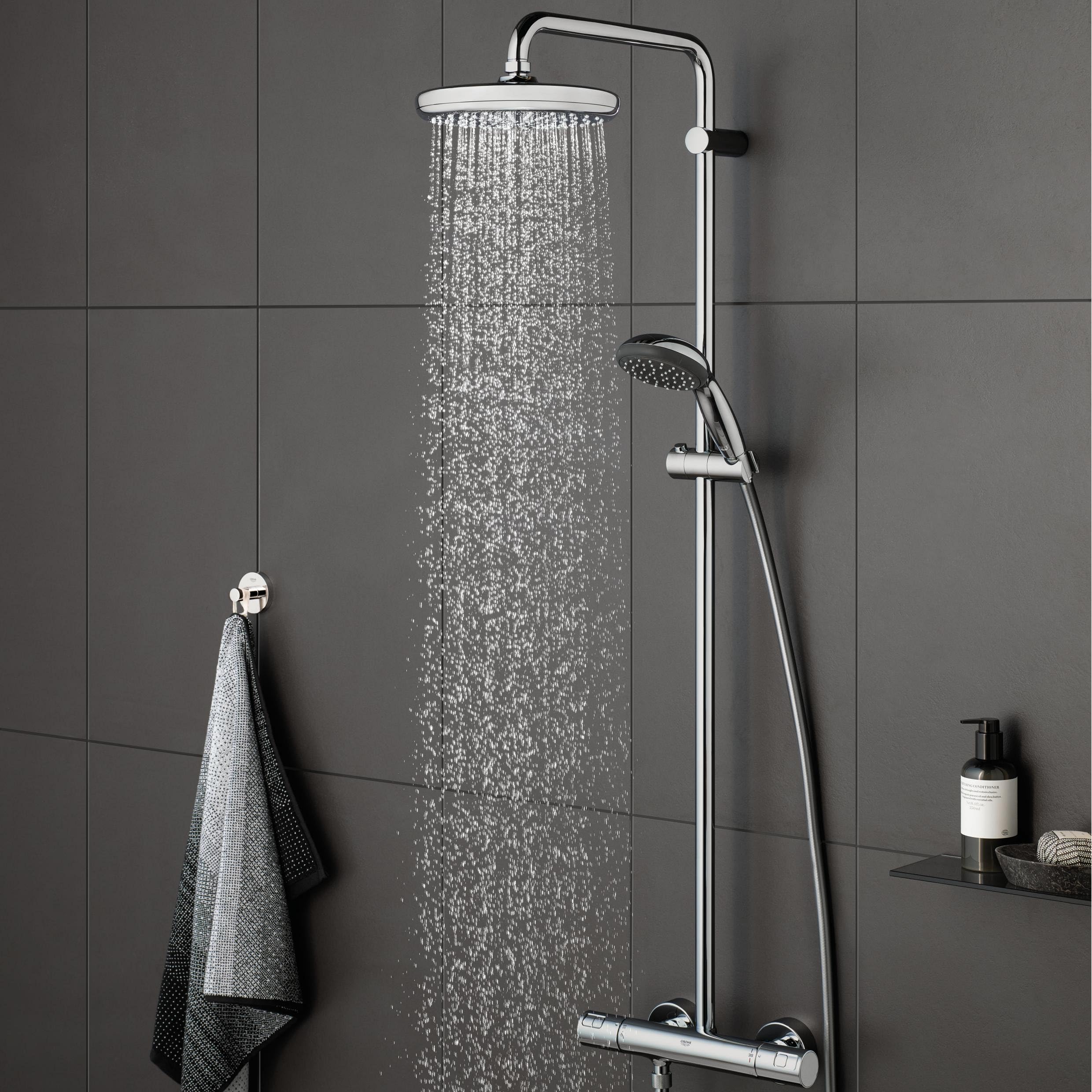 GROHE Vitalio 210, Duschsystem wassersparend 9,5l pro Min (Regendusche mit Thermostat, schwenkbarer Kopfbrausearm, Sicherheitssperre bei 38°C, Duscharmatur mit Antikalk-System), rund, chrom, 27960001