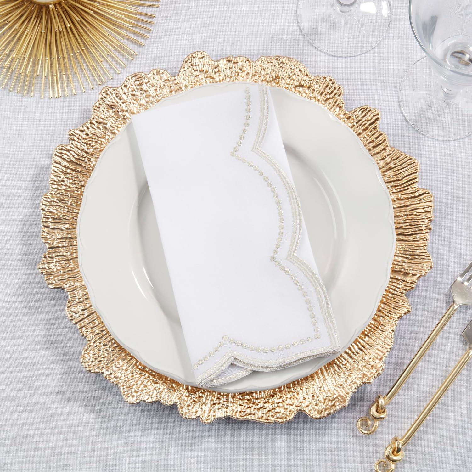 Embroidered Polka Dot Napkin w/Scallop Edge (Set of 4)