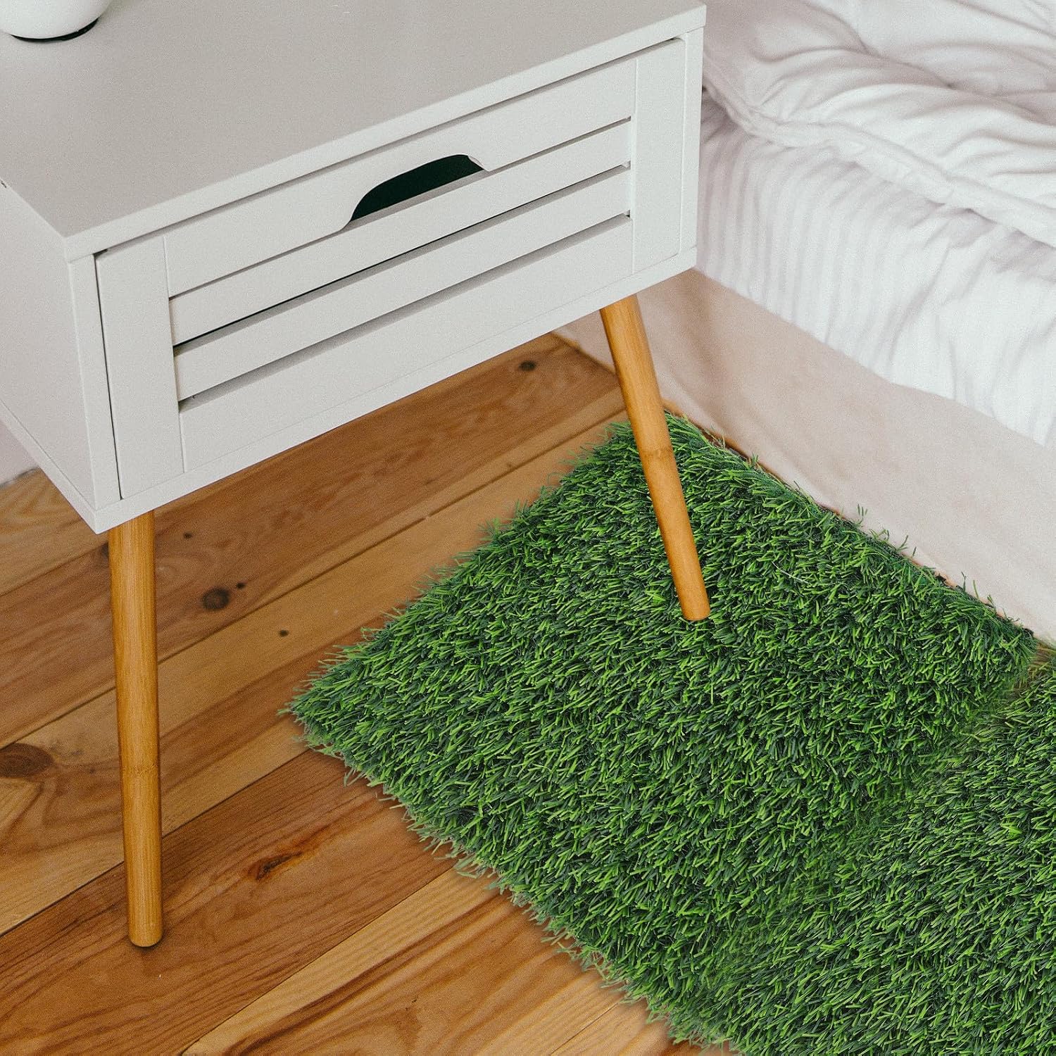 Healifty 4pcs Fake Turf Mat for Dogs with Realistic Appearance and Easy Maintenance, Plastic Artificial Grass Patch for Indoor Use and School Projects, Natural Look Green Grass Mat 30×30cm
