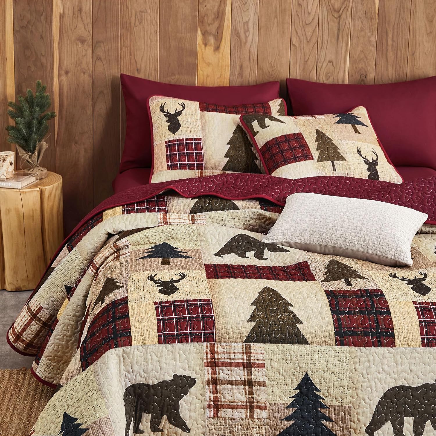 Wake In Cloud - Rustic Quilt Set, Cabin Country Christmas Bear Deer Wildlife Plaid Lodge Western Theme, Reversible Lightweight Bedspread Coverlet, 3 Pieces, Burgundy Brown, Queen/Full Size