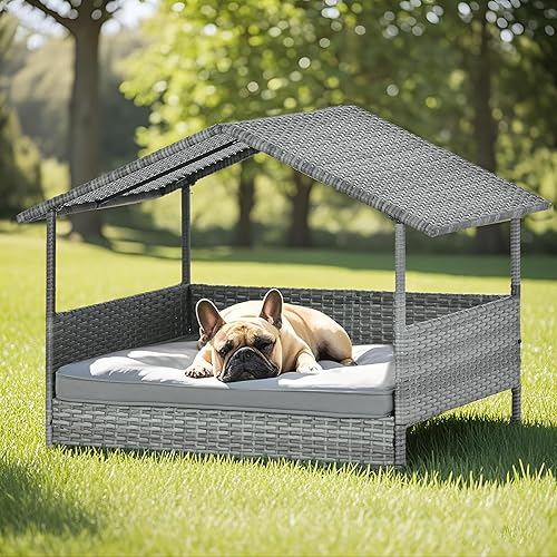 Casa de mimbre para perros al aire libre e interior con toldo, refugio elevado para perros y cama para perros con cojín gris claro, casa elevada