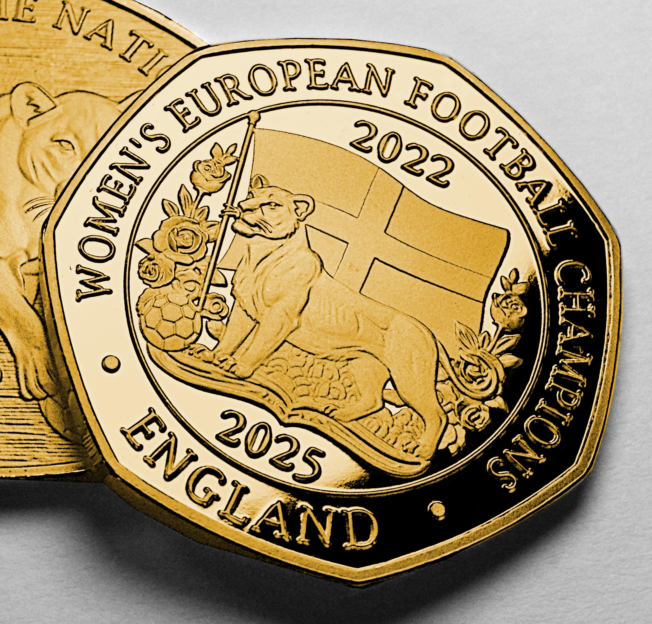 The Commemorative Coin Company ENGLAND Women's Football Dual Date 24ct Gold Commemorative. 2022 2025. Lioness/Lionesses European Champions