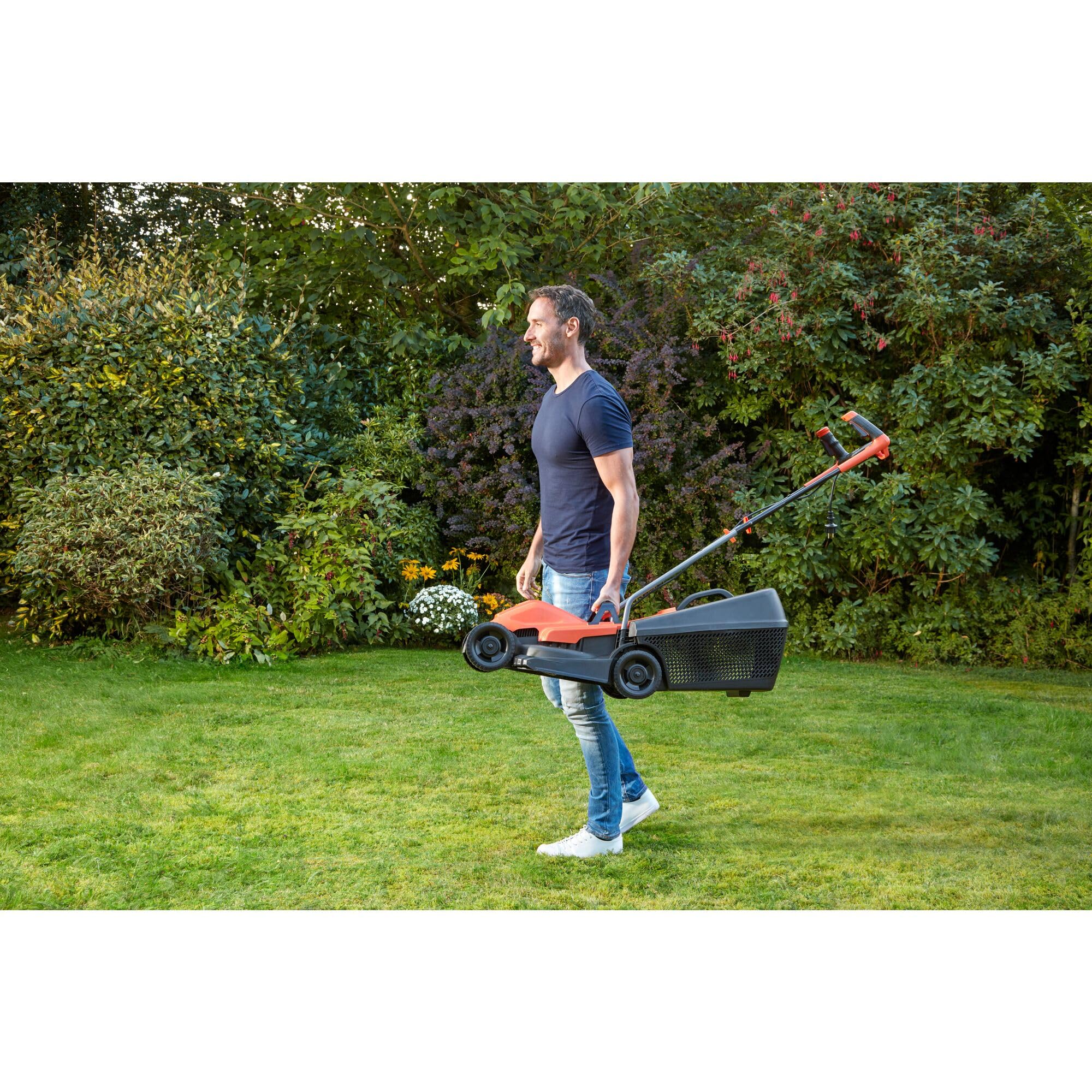 BLACK+DECKER,RASAERBA 1200 W, LARGHEZZA TAGLIO 32 CM, 3 ALT. TAGLIO 20-40-60 MM, E-DRIVE, CAPACITA' CESTO 35 L, IMPUGNATURA VERSIONE BIKE. BEMW451BH-QS