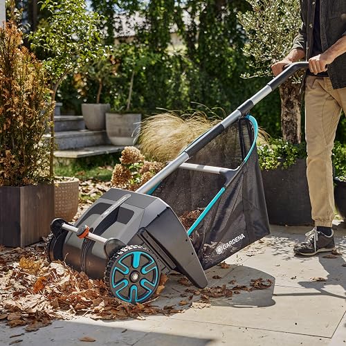 Gardena Leaf and Lawn Collector for Lawns and Patios Garden Helpers: Suitable for both lawns and patios, Easy change of brushes, Effective grass collection, Ergonomically designed (3566-20) - 7