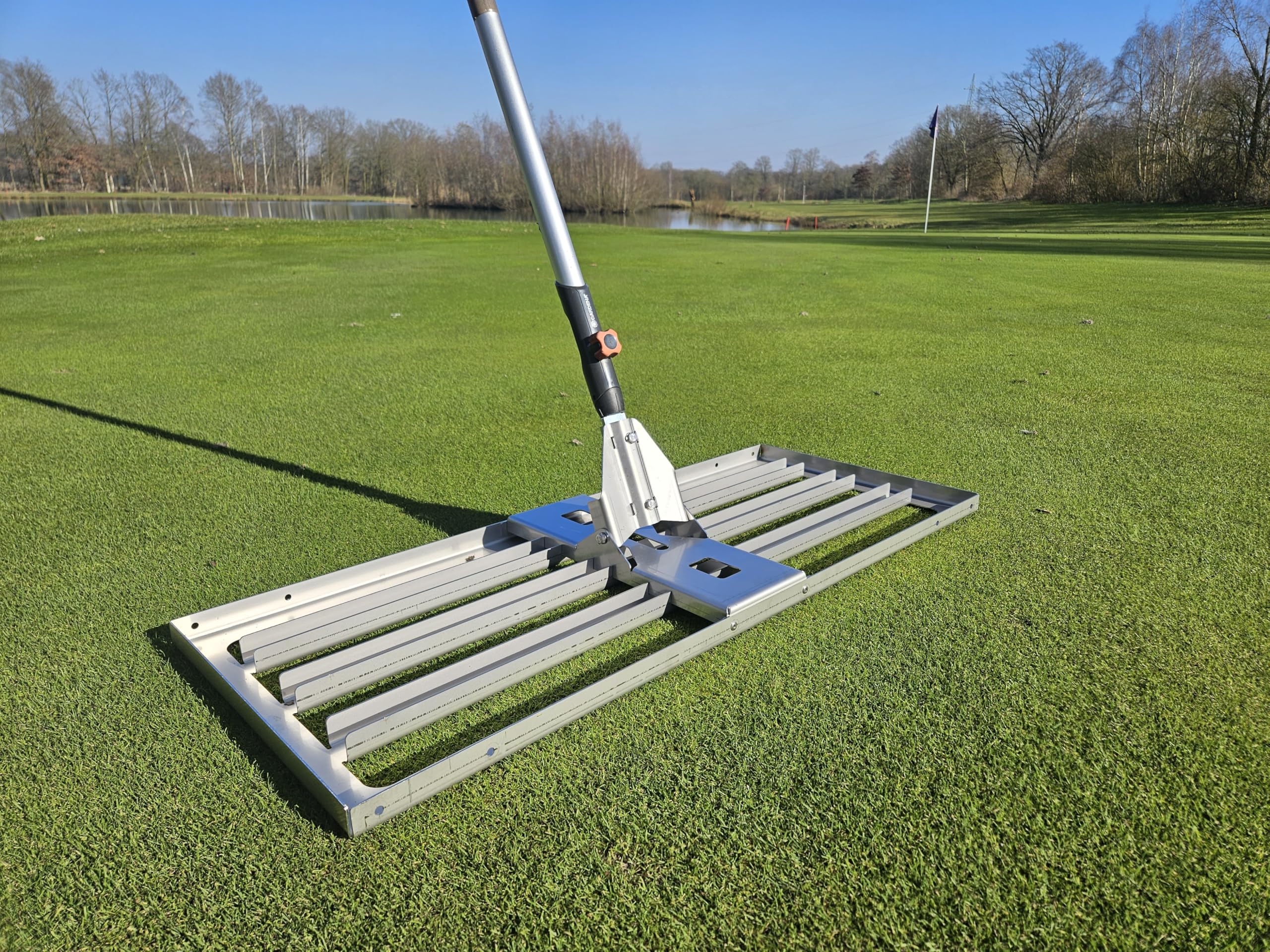 Edelstahl Rasenrakel L in 80cm Breite und Adapter für Gardena Systemaufnahme.