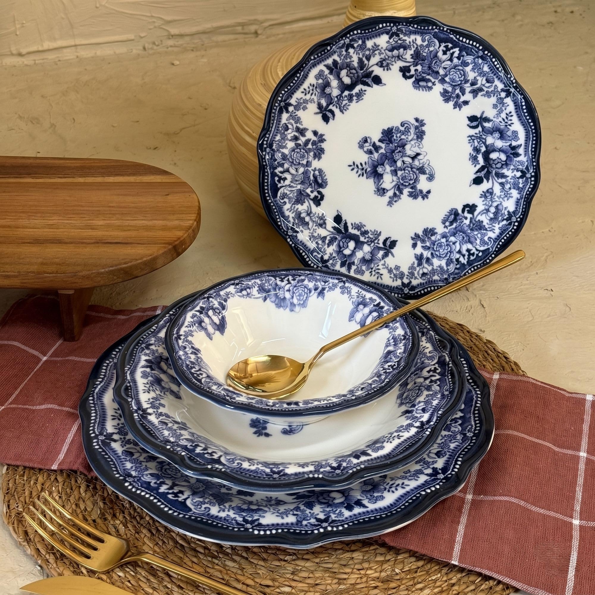 Elegancki 24-częściowy serwis obiadowy, 100% porcelana, biały i granatowy | w zestawie talerze do serwowania, miski i talerze deserowe | można myć w zmywarce i używać w kuchence mikrofalowej