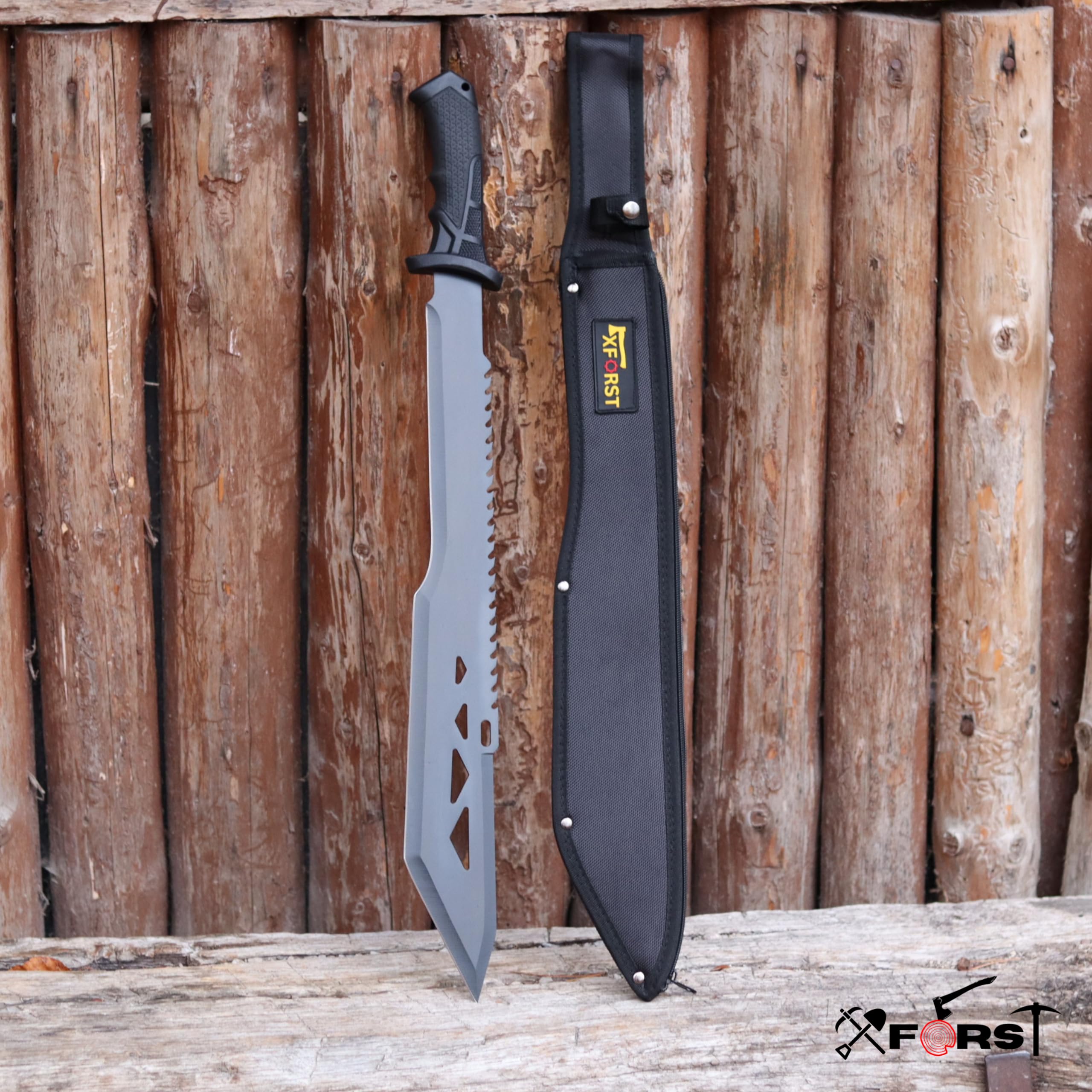 Grande Machete Xforst Affilata X-MTech, Lunghezza totale: 64,5 cm, con lama fissa e custodia inclusa.
