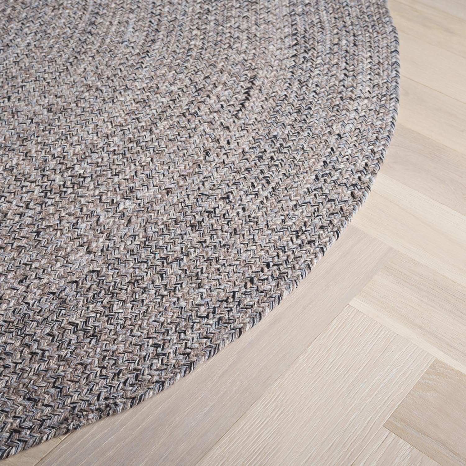 SAFAVIEH Braided Collection Area Rug - 5' Round, Ivory & Steel Grey, Handmade Woven Cotton, Boho Reversible Style, Ideal for Living Room, Bedroom, Dining Space (BRD256A)
