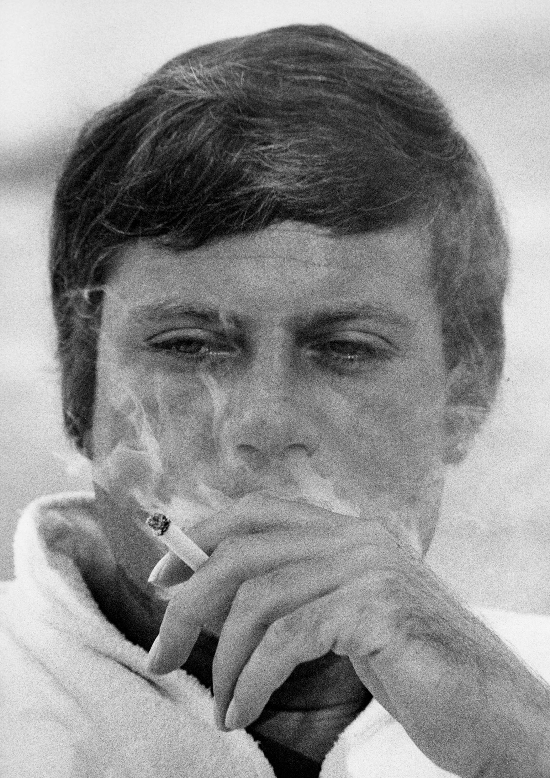 Boblet Posters Transparent,White Oliver Reed A4 Unframed English Actor Film Cinema Movie Star Black And White Poster Famous Celebrity Cigarette Picture Bedroom Artwork Print Photo Wall Decoration Reprint