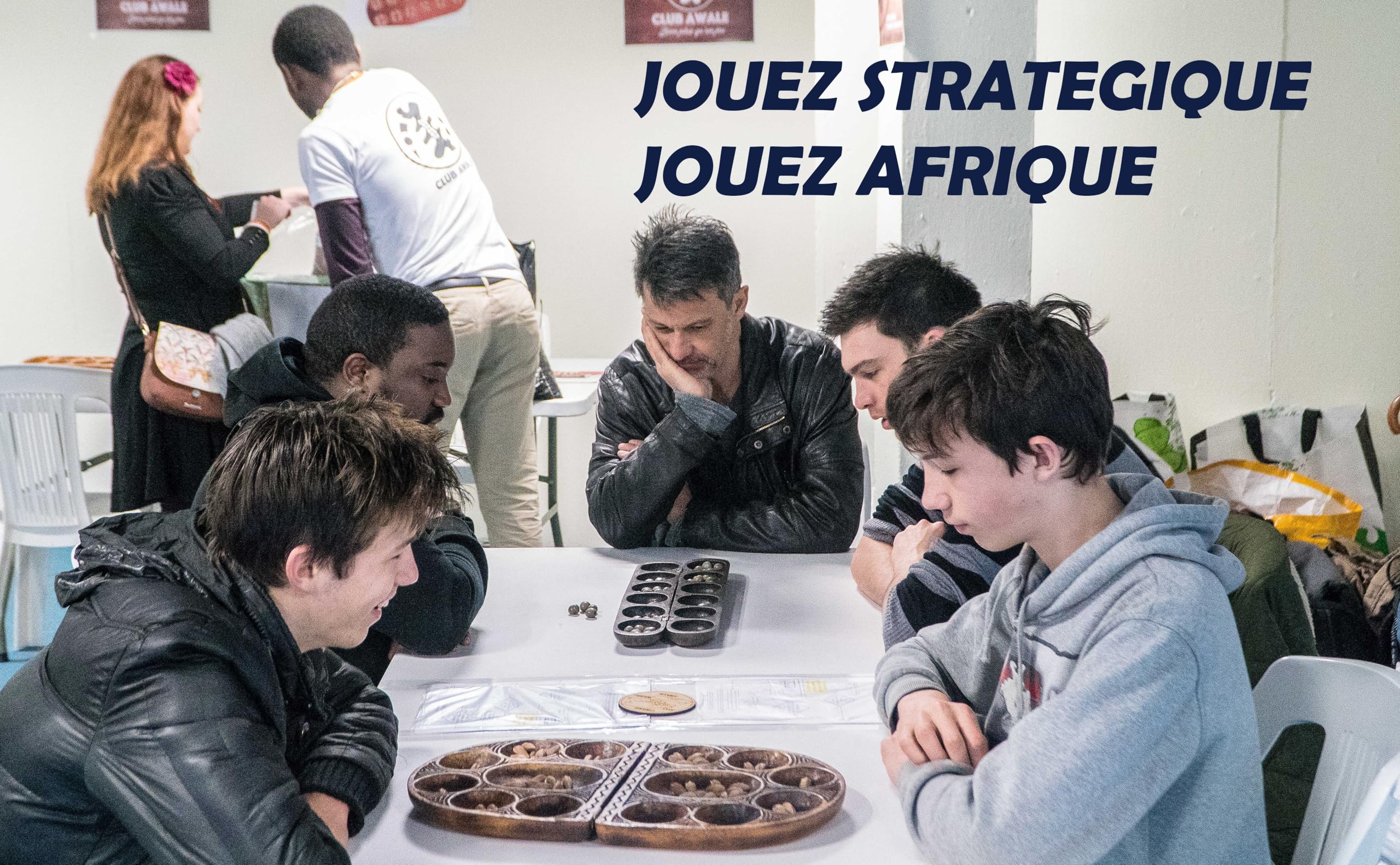 Jeu de Stratégie Africain Authentique en Bois d'Iroko, Awalé Traditionnel avec Trous Larges et Graines Naturelles, 2 Joueurs, pour 15-99 Ans