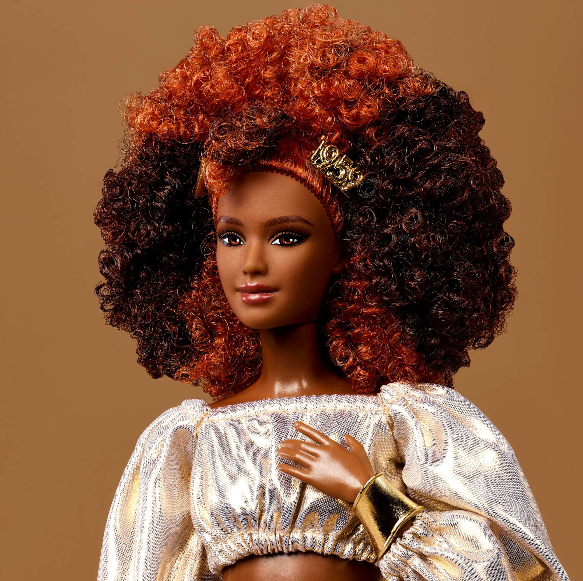 Barbie Basics You Create Neutral Kit 002 mit individuell gestaltbarer Modepuppe und Mode in universeller Passform, beweglichem Körper und austauschbarem Kopf, JJX36