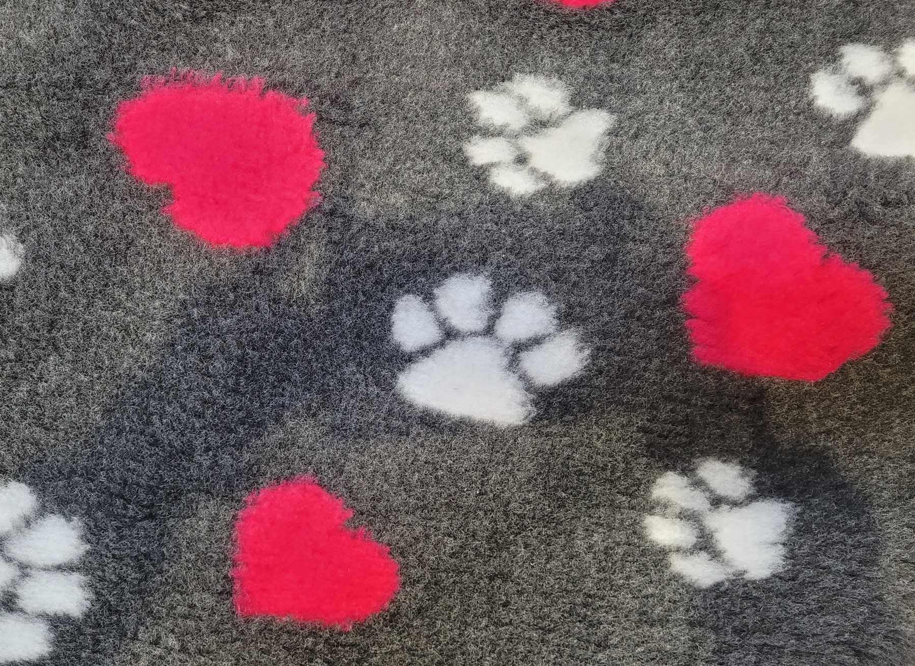 Vet Bed Pro Pet Non Slip Rubber Backing Machine Wash - 5 Designs, 75cm x 100cm (Grey with red heart)