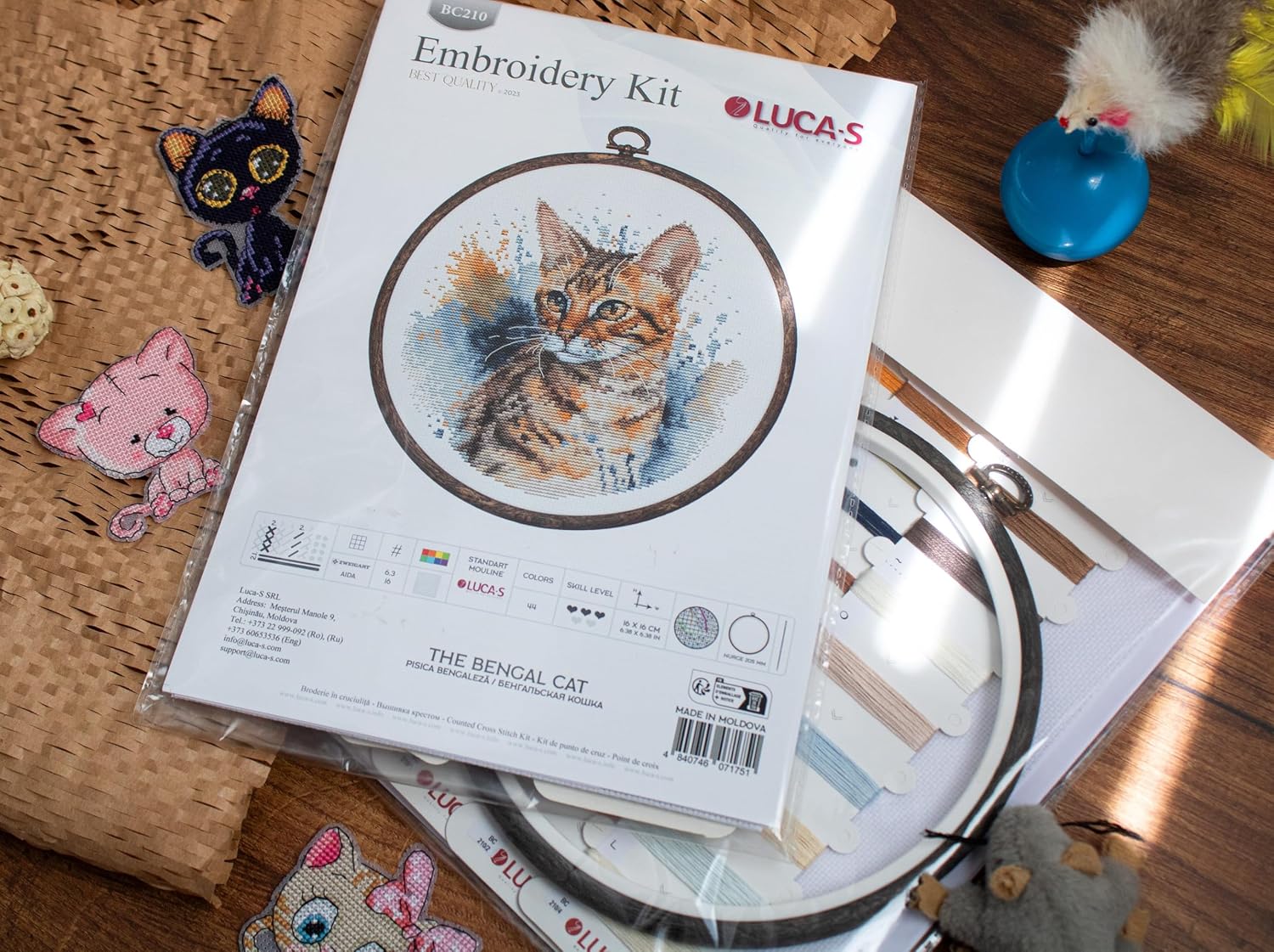Luca-S Cross Stitch Kit with Hoop, The Bengal Cat, Counted Cross Stitch Kit for Adults, BC210, Embroydery Kit