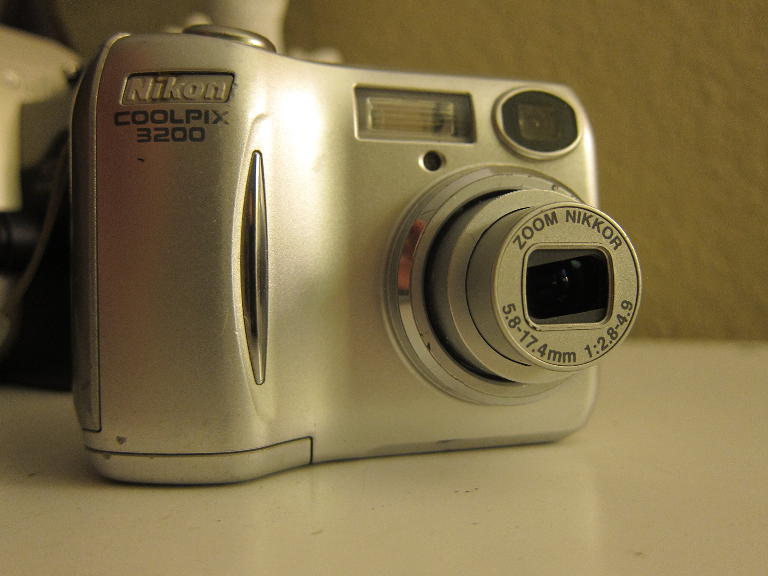 Amazon | ニコン Coolpix 3200 3.2MP デジタルカメラ 光学3倍ズーム 