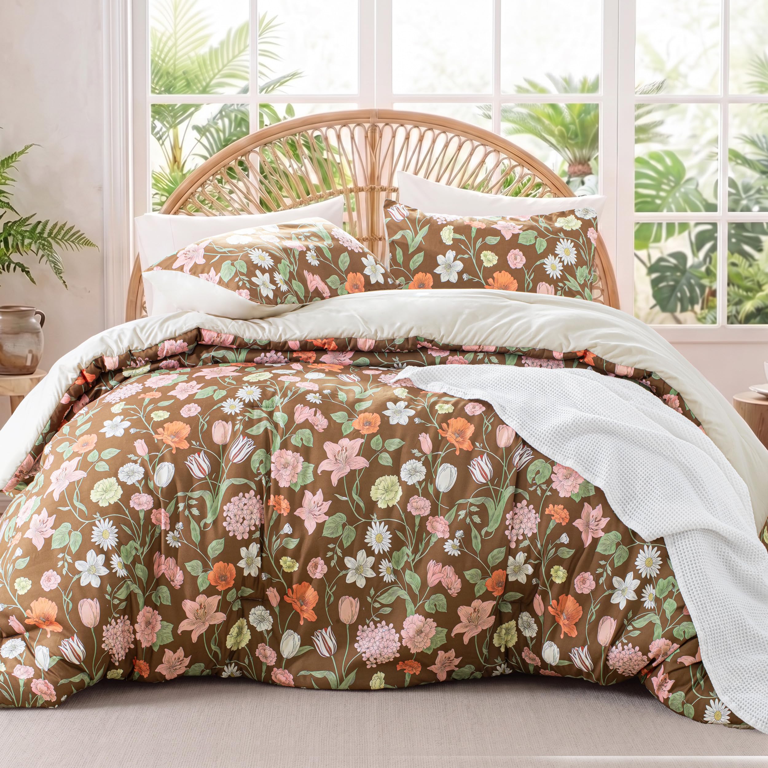 Exclusivo Mezcla Coverless Duvet Set with 2 Pillowcases, 7.5 Tog Double Size Reversible Duvet All Seasons with Flower Pattern, Lightweight and Warm, Brown