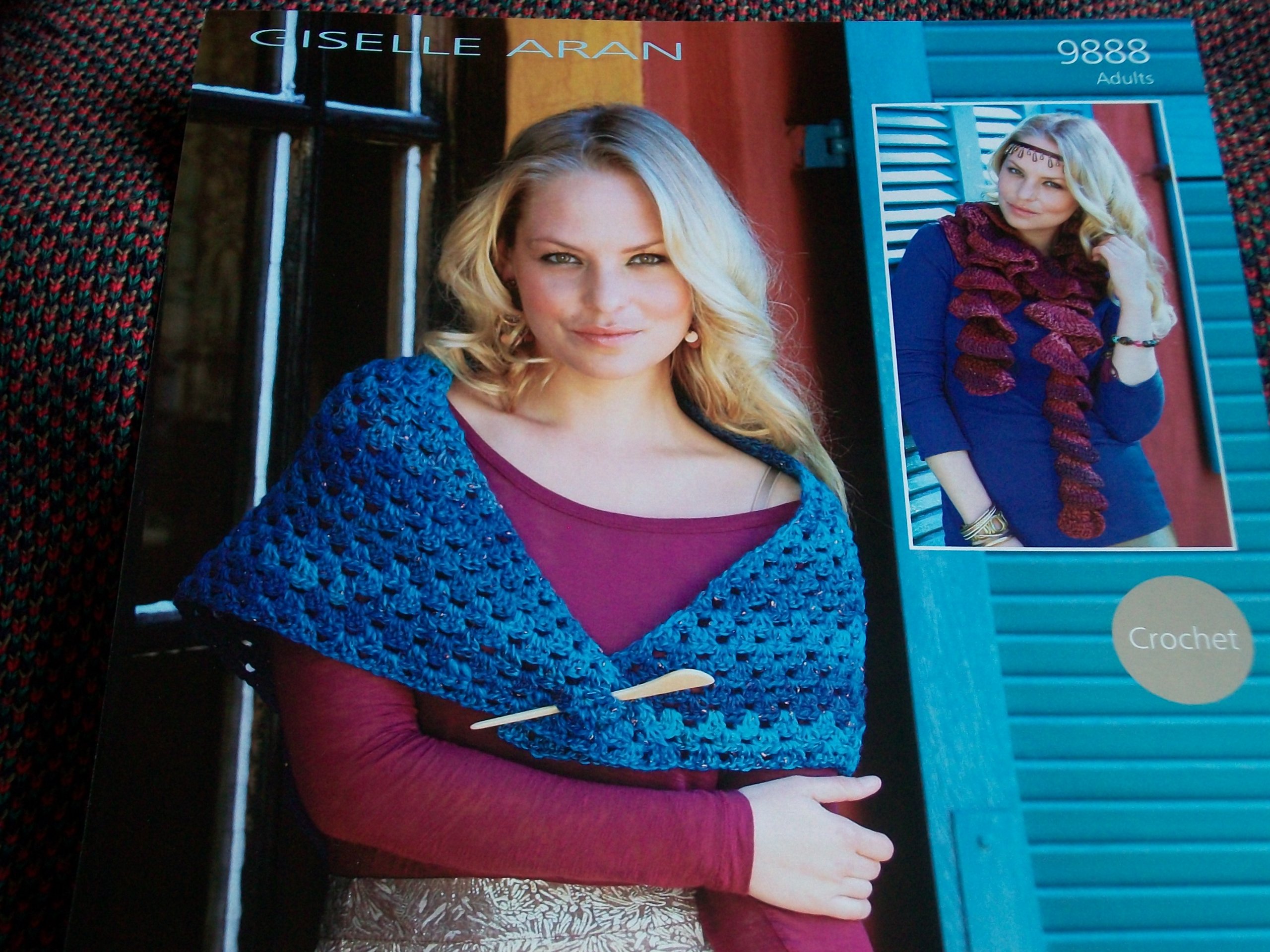 Sirdar Ladies Giselle Aran Triangular Shawl & Scarf Crochet Pattern 9888
