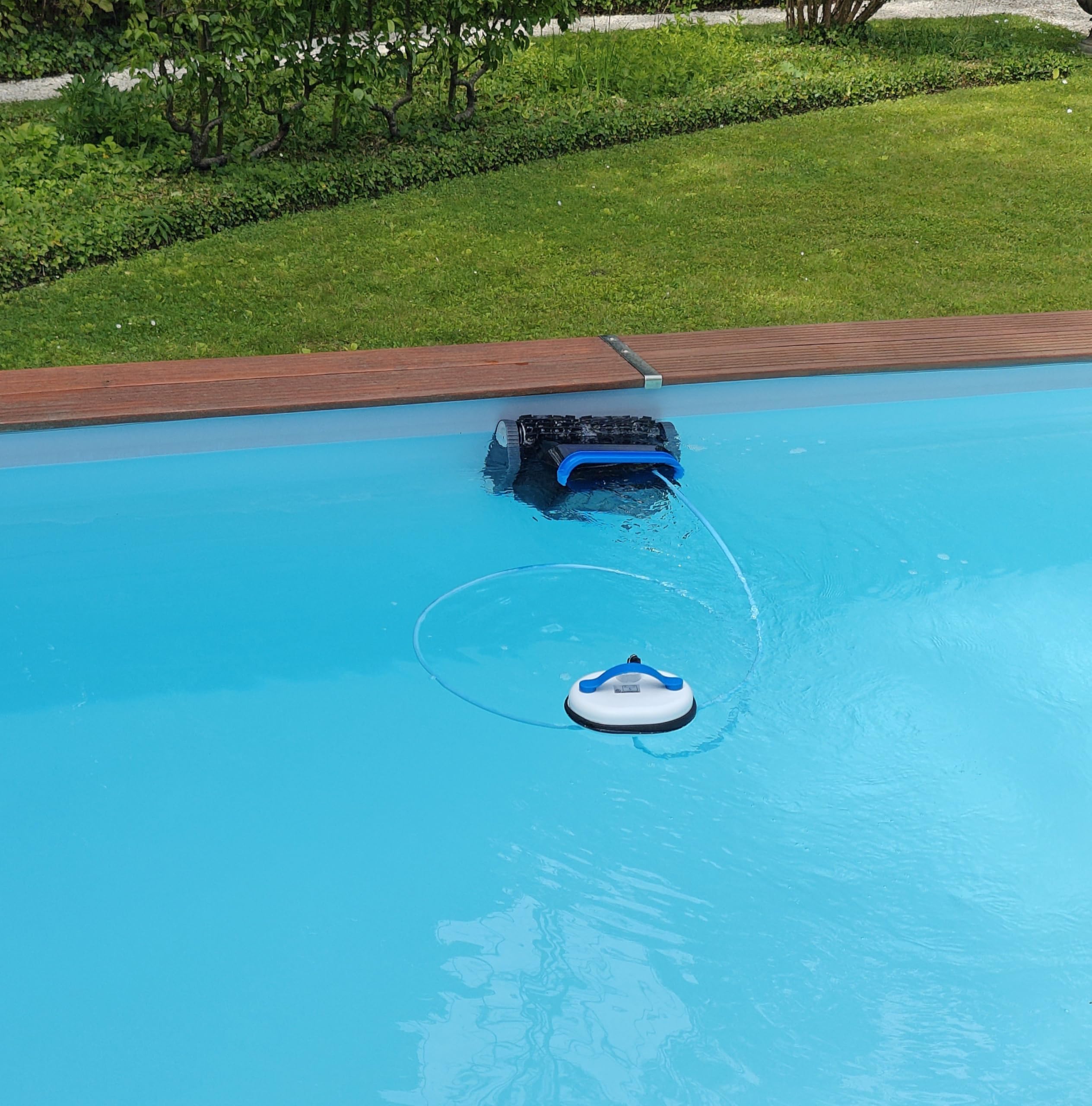 8STREME Robot Piscine sans Fil extérieur à la Piscine 7311-M | Brosses Mixtes PVC + Mousse| avec Batterie Flottante et Chargeur | Jusqu'à 120 Minutes | pour Piscines jusqu'à 10x5m
