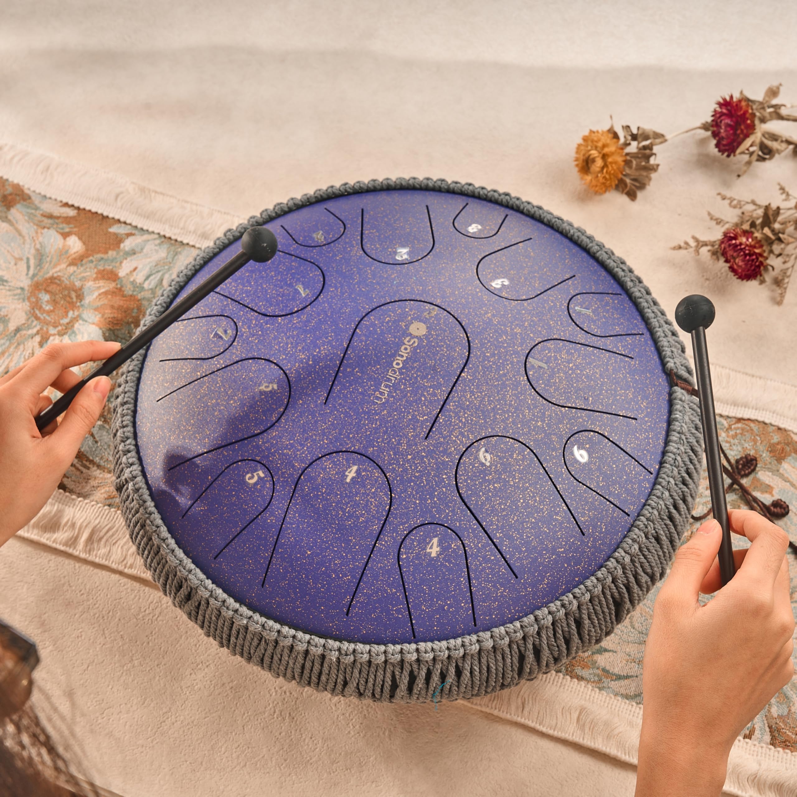 Steel Tongue Drum « Premium » do majeur en violet - 14 pouces avec 15 sons - Tambour à langue en acier avec livre de partitions, mailloches et sac. Savoir jouer des notes n'est pas nécessaire