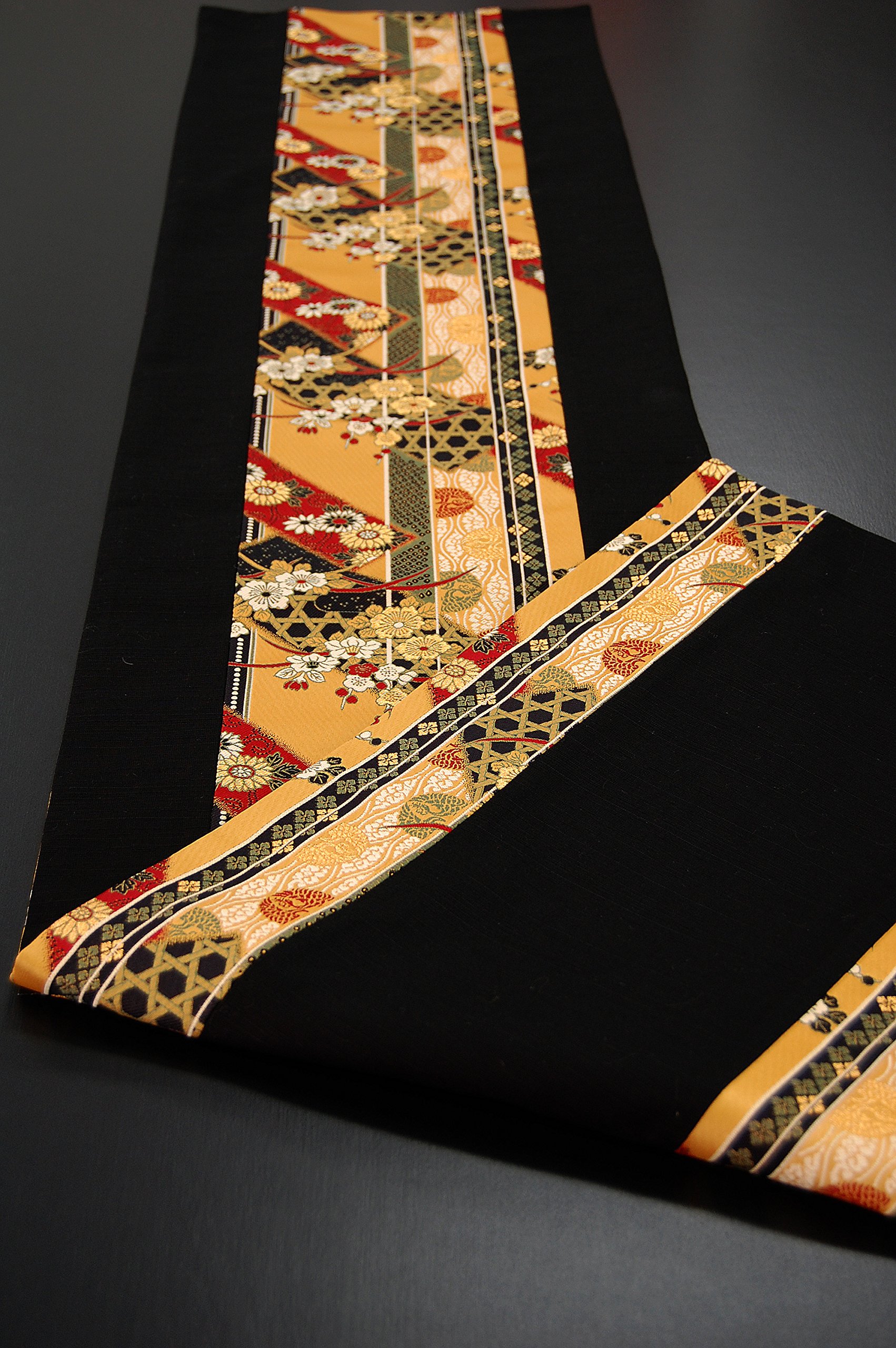 Amazon｜和風 着物テーブルランナー リバーシブル 金襴織 帯 箱入り