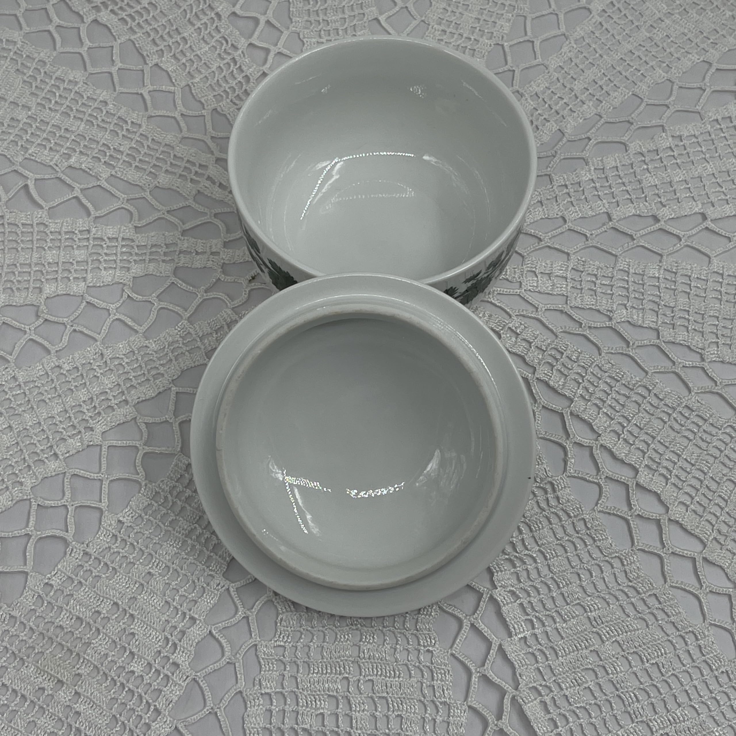Generisch Sucrier en porcelaine motif feuilles de vigne avec couvercle avec bord blanc fabriqué et peint à la main en Meissen 5 cm de haut et 8 cm de large