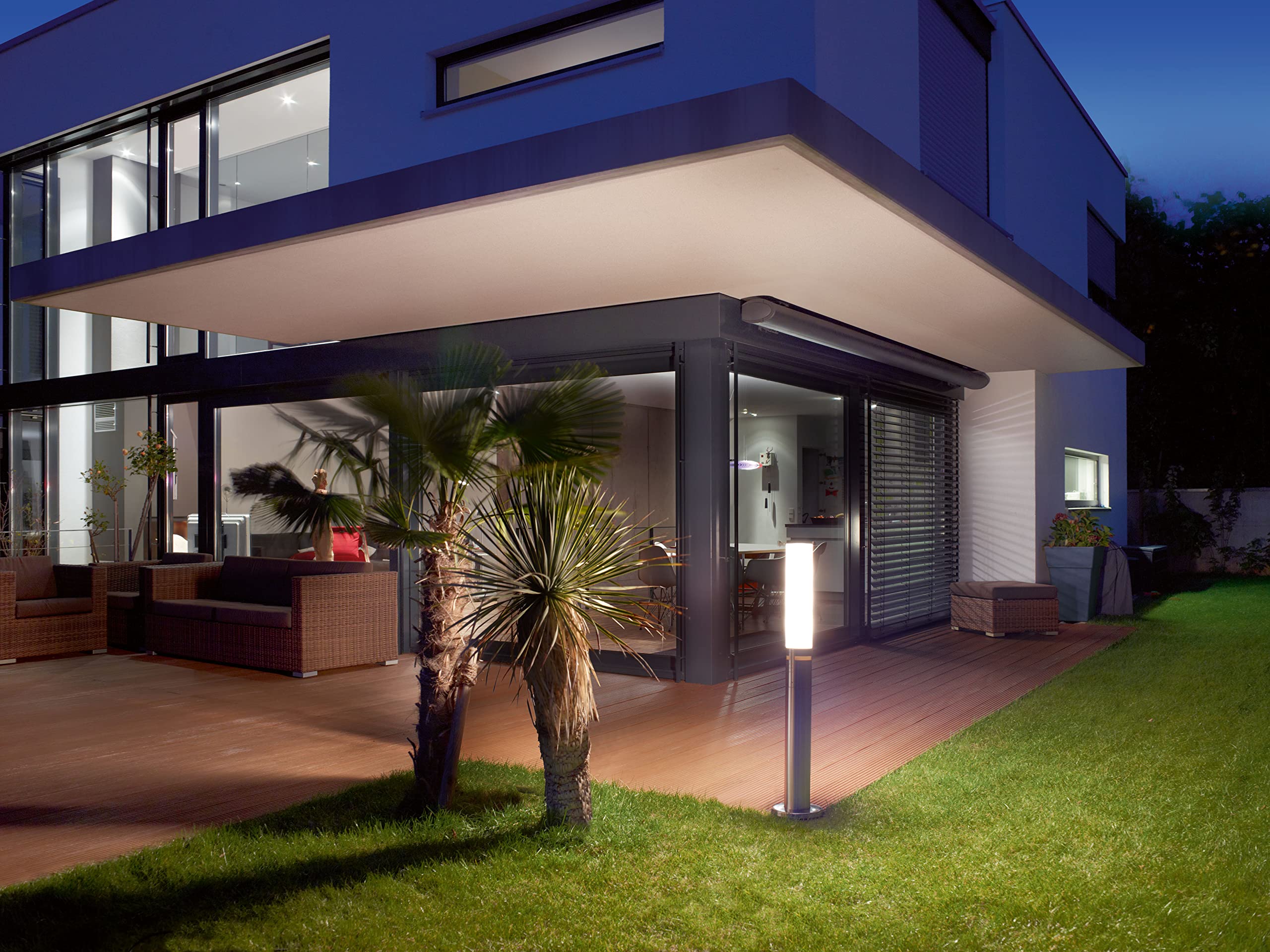 Steinel LED Gartenleuchte GL 60 S, Wegeleuchte mit 360° Bewegungsmelder, Max. 12 m Reichweite, 9.78 W, Edelstahlgehäuse, Silver