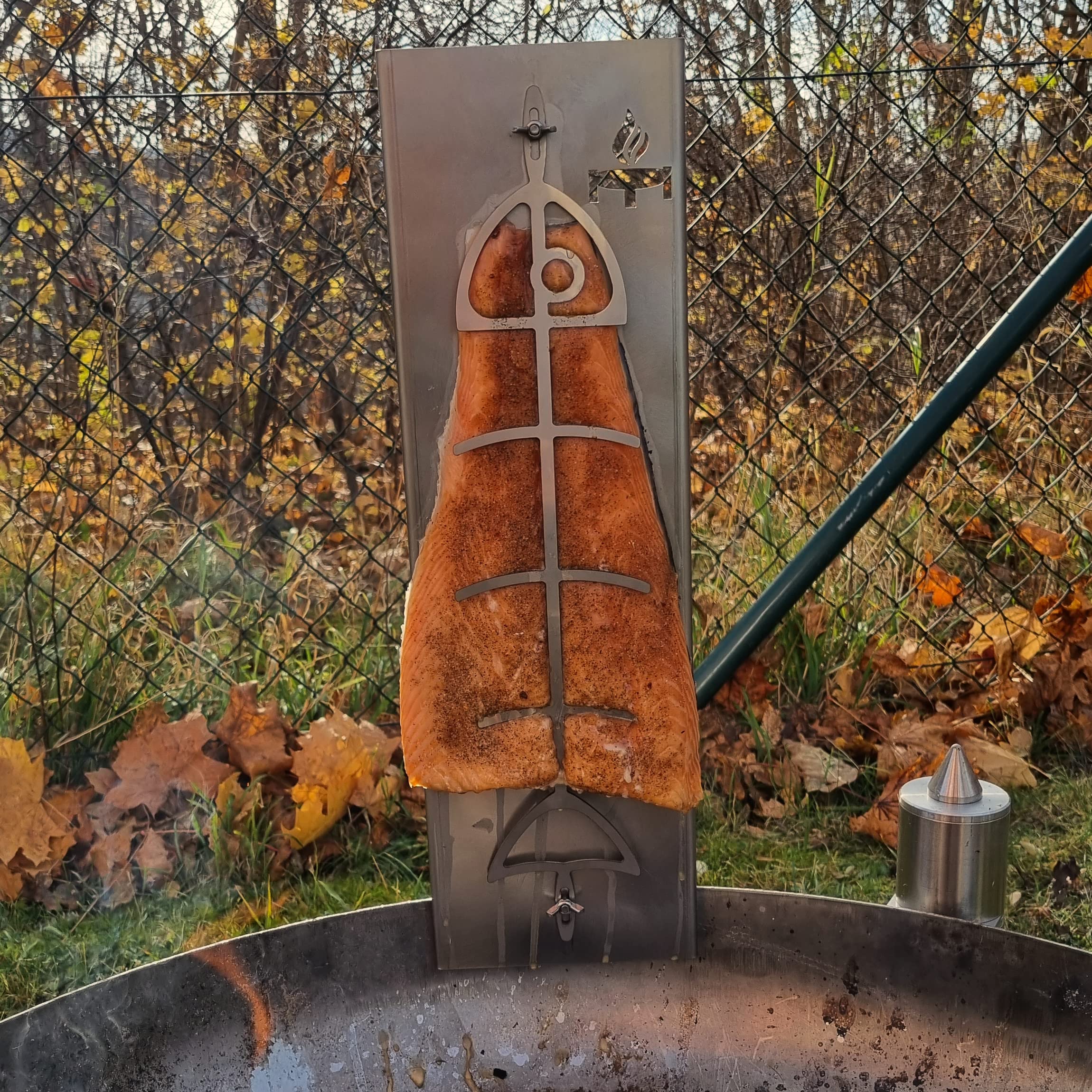 Fire World Planche à saumon flammé acier inoxydable 180° réversible accessoire barbecue brasero