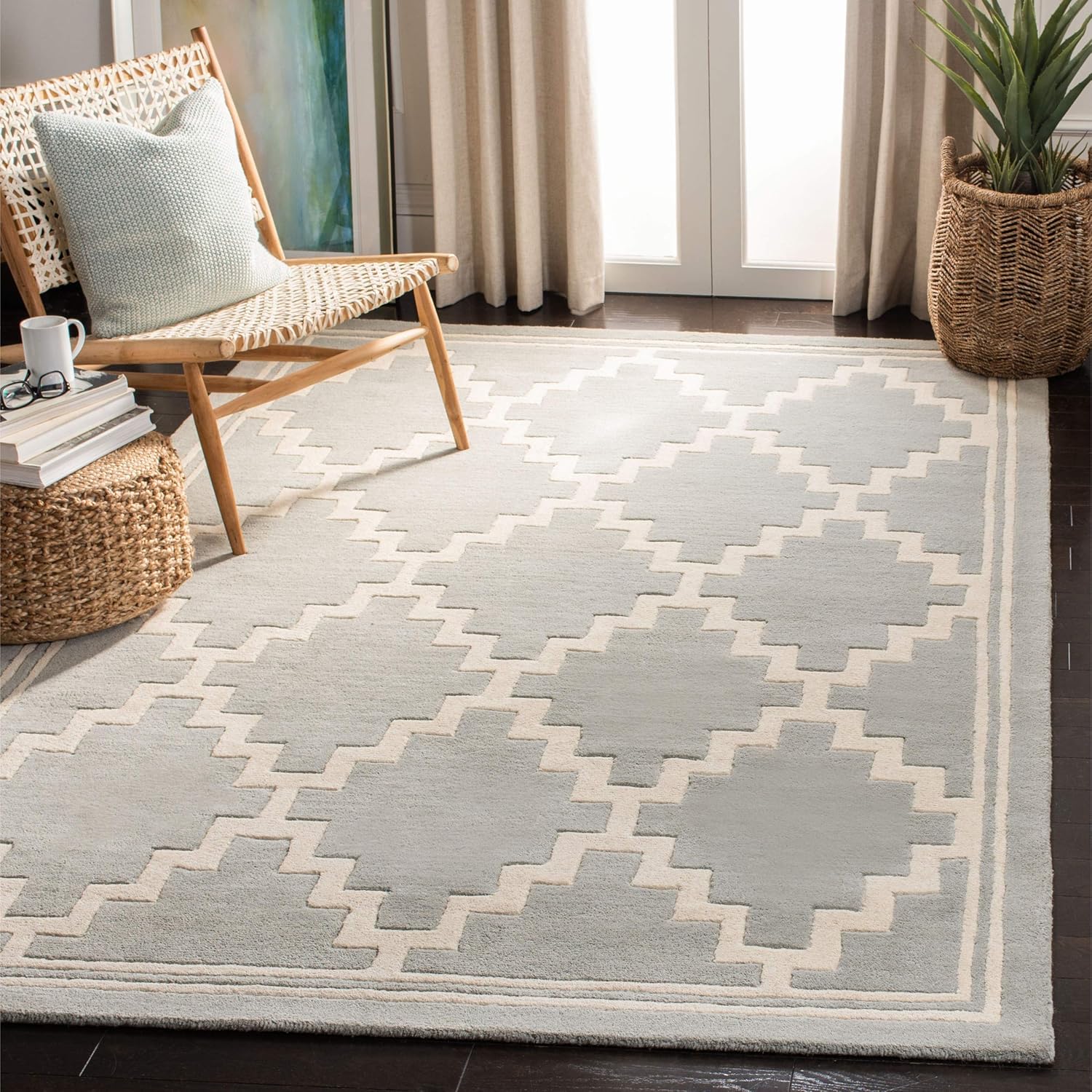 SAFAVIEH Chatham Collection Area Rug - 5' Square, Grey & Ivory, Handmade Trellis Wool, Ideal for High Traffic Areas in Living Room, Bedroom (CHT743E)