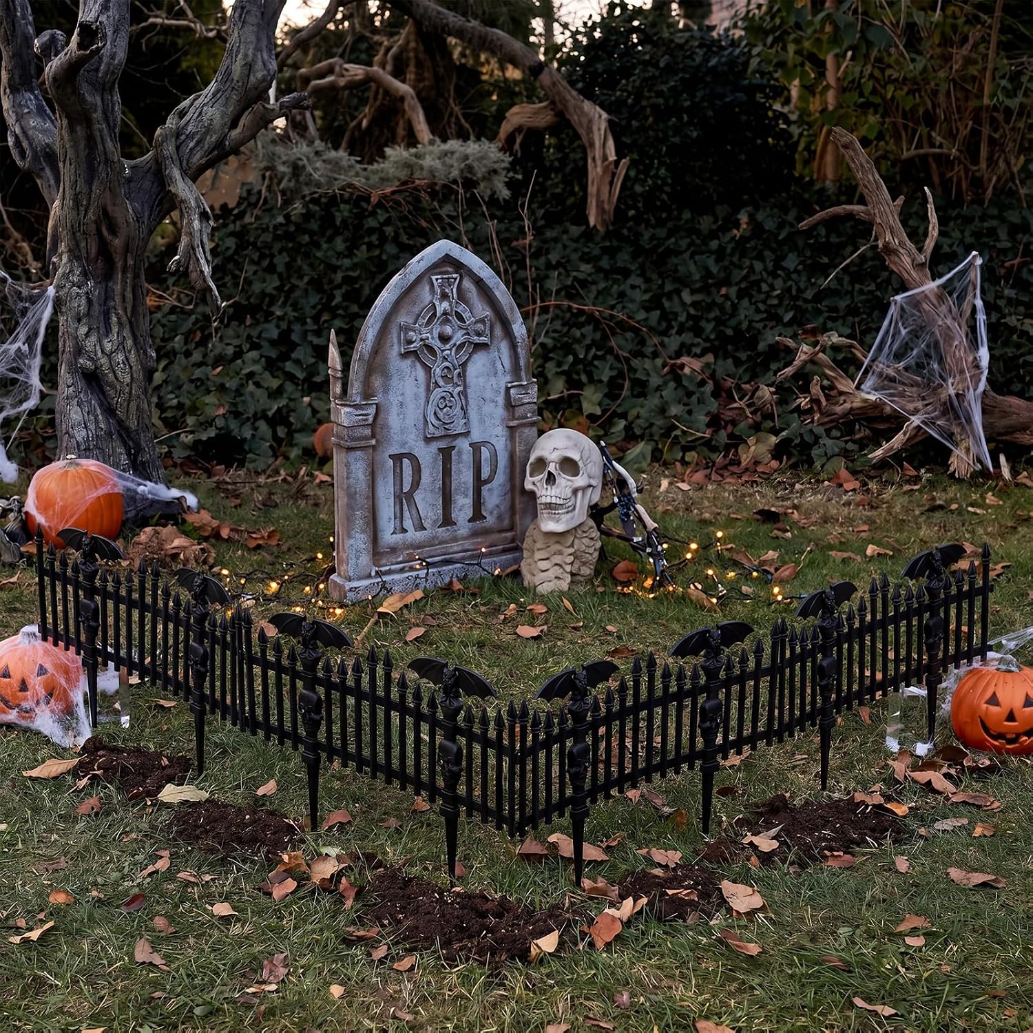 Sintuff 6 Pack Halloween Garden Fence Decoration, 18.5" x 12" Spooky Bat and Skull Decorative Plastic Fence Panel, Gothic Outdoor Yard Prop for Graveyard Scene Path Borders Haunted House Party Decor