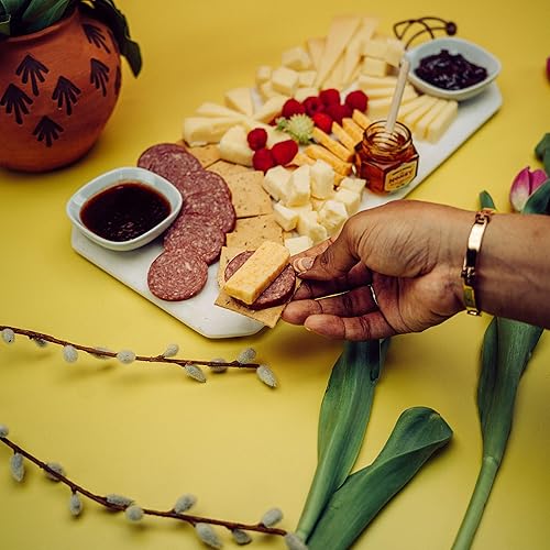 Vista 108 de Cheese Bros Game Day Caja de regalo de lujo Fresco de Wisconsin Incluye goudas, cuajada, queso cheddar envejecido de 8 años, mostaza, salchicha