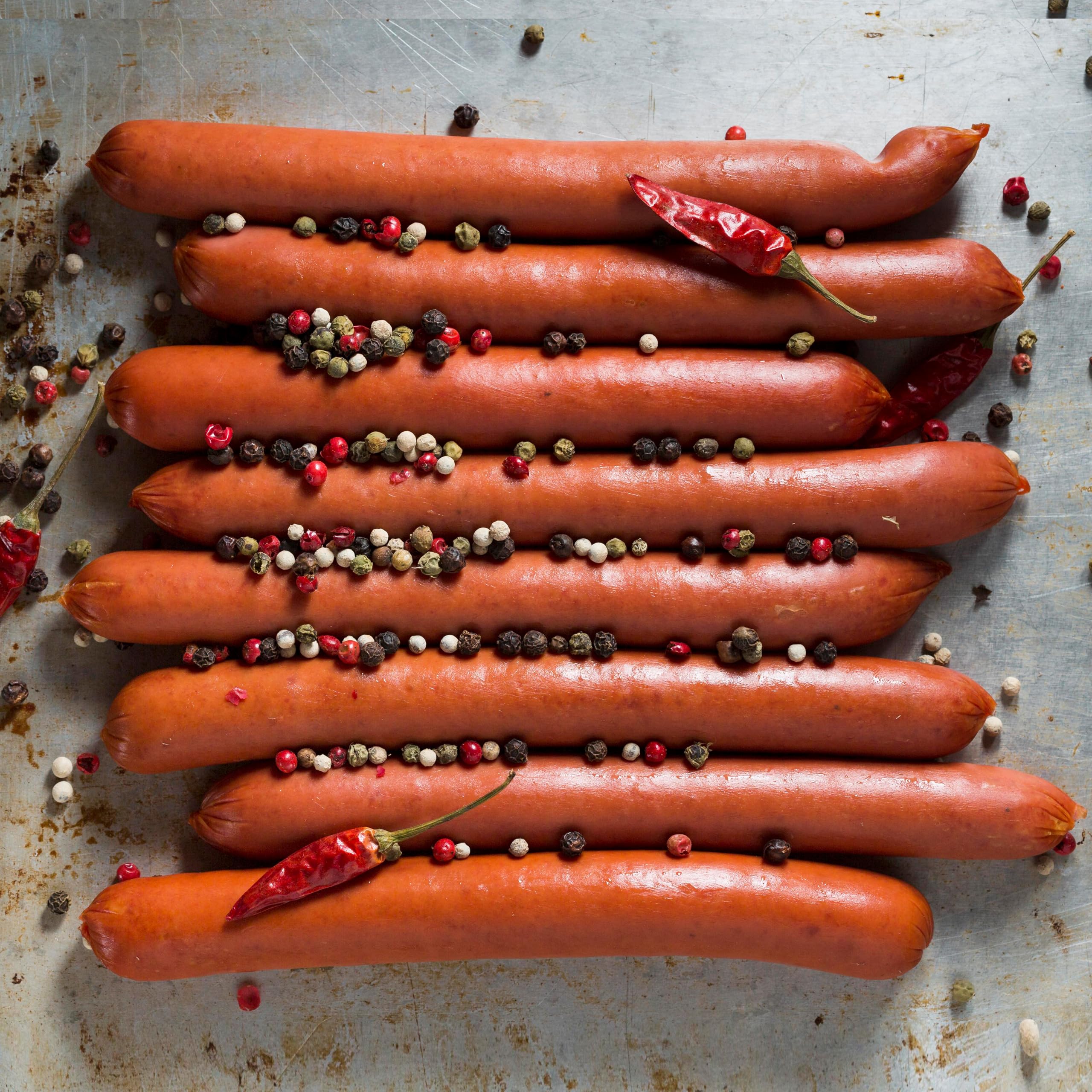 LANDPERLE Debreziner 4x900g mit Paprikawürzung, österreichische & ungarische Brühwurstspezialität, kalt oder warm genießen, perfekt für Eintöpfe, Gulasch, Suppen, zum Grillen, Kochen & Braten