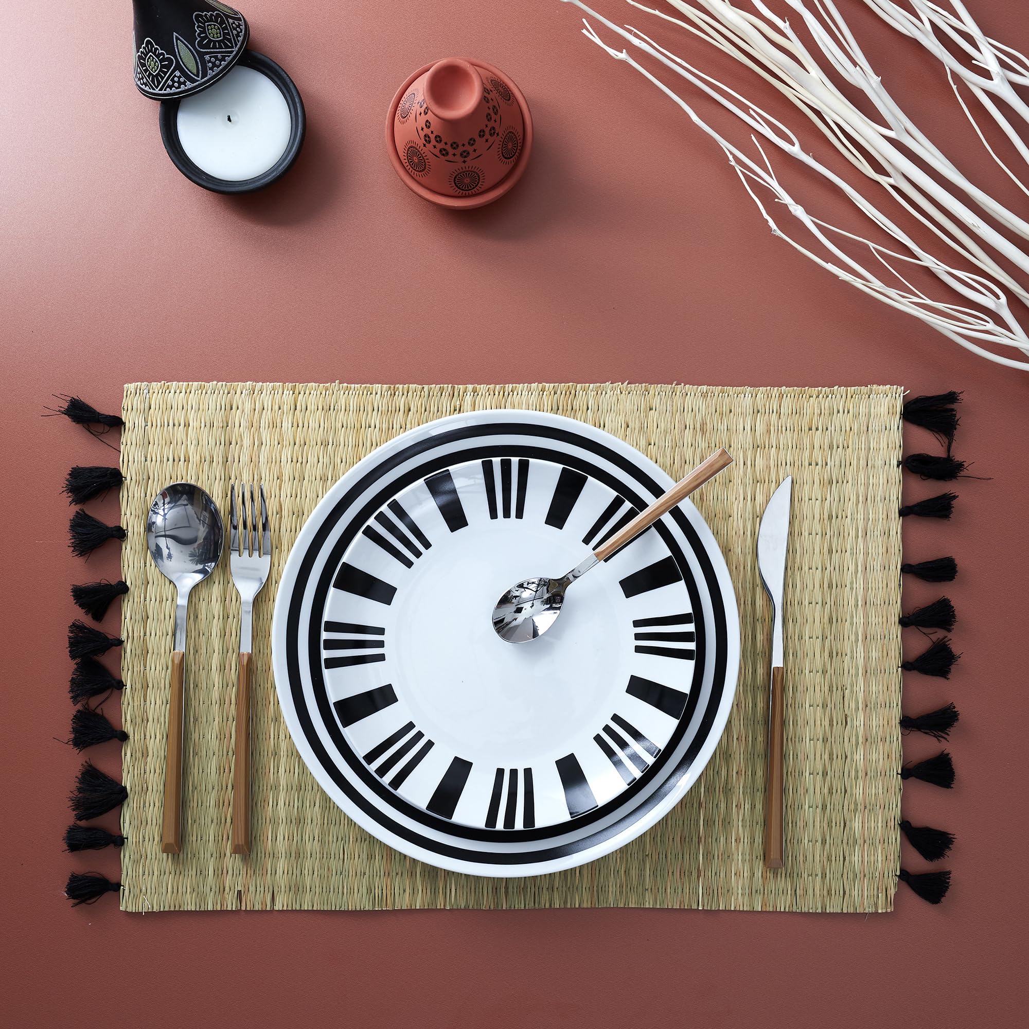 Home Deco Factory, KA5991, Set Posate Effetto Legno 16 Pezzi, Design Elegante in Acciaio Inossidabile, Resistenti e Pratiche per Tutti i Pasti, Ideali per Tutte Le Occasioni, Marrone, Argento