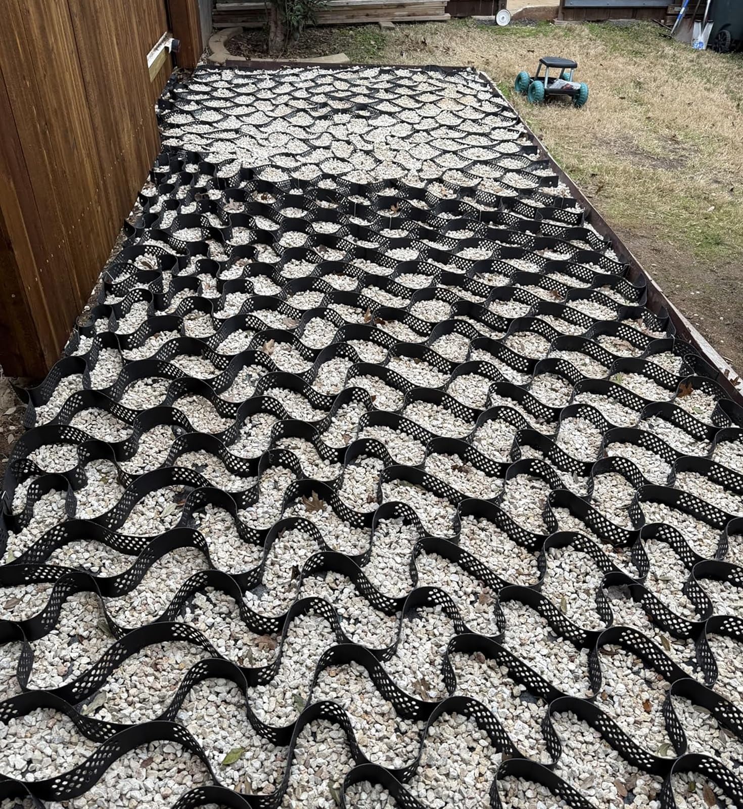 Dalles stabilisatrices en gravier pour une allée de maison propre et stable
