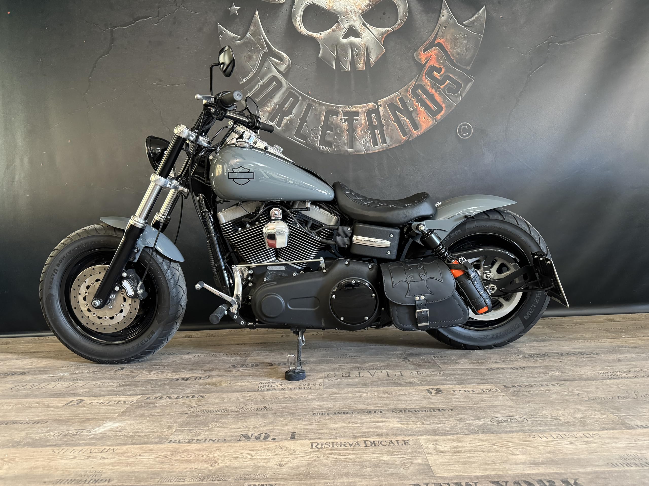 Schwingentasche Dyna Malteser schwarz kompatibel mit Harley Davidson Dyna Street Bob Fat Bob Low Rider Sporty Tasche Schwinge Koffer Sportster Reisetasche
