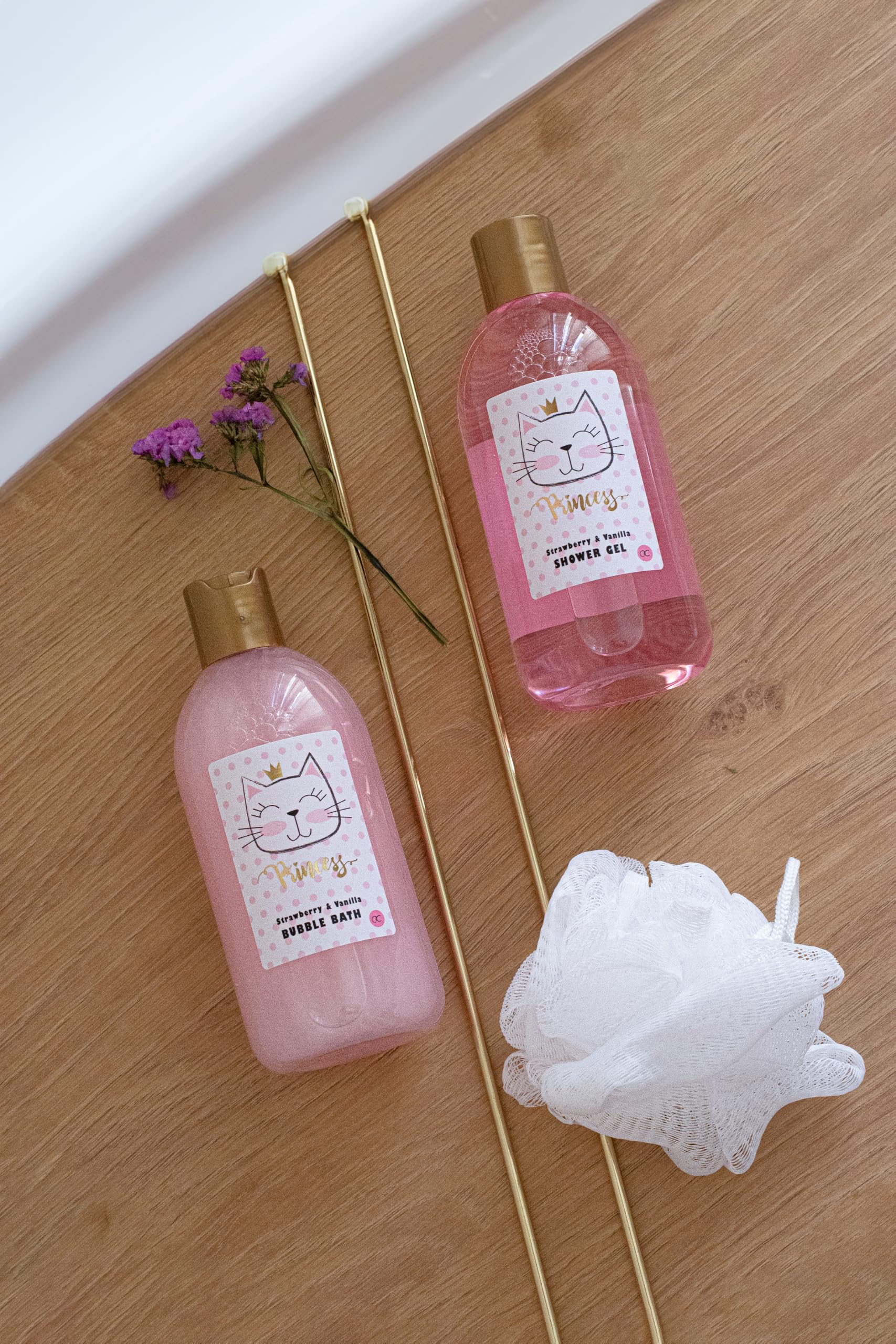 Accentra PRINCESS KITTY Juego de regalo baño mujer 250 ml gel de ducha loción exfoliante crema bombas baño esponja cesta fresa vainilla