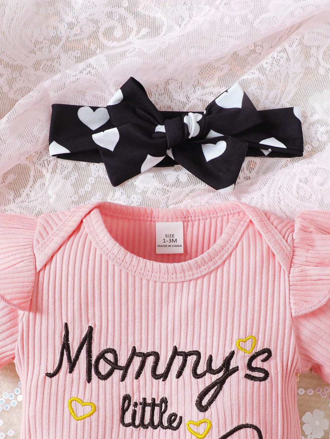 Conjunto de 3 piezas para bebé niña con mangas acanaladas con volantes, pantalones cortos y diadema con lazo — view 3