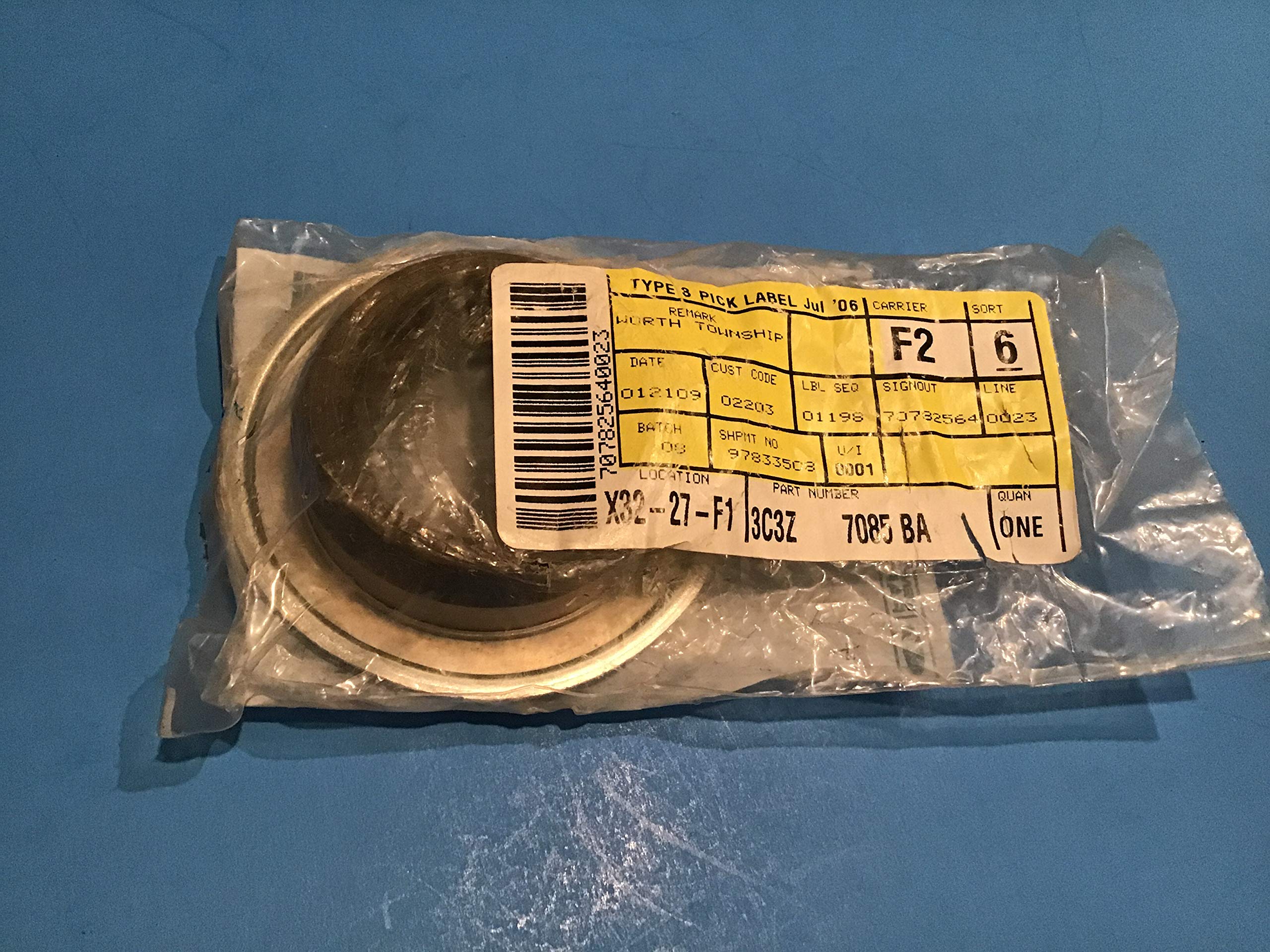 Amazon.com: Ford Genuine Motor Co Transmission Retainer 3C3Z7085BA