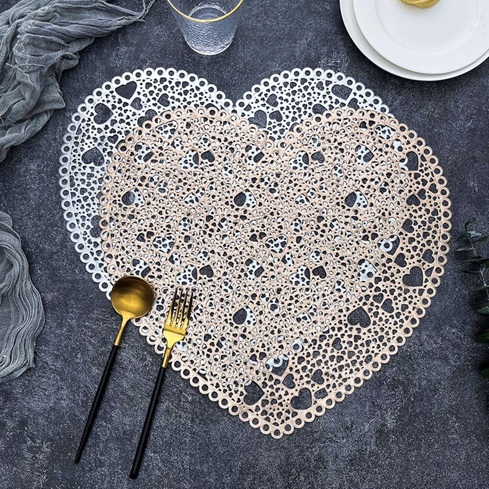 Placemat Juego de 6 manteles individuales dorados con diseño de corazones huecos, 38 x 38 cm, para cocina y comedor