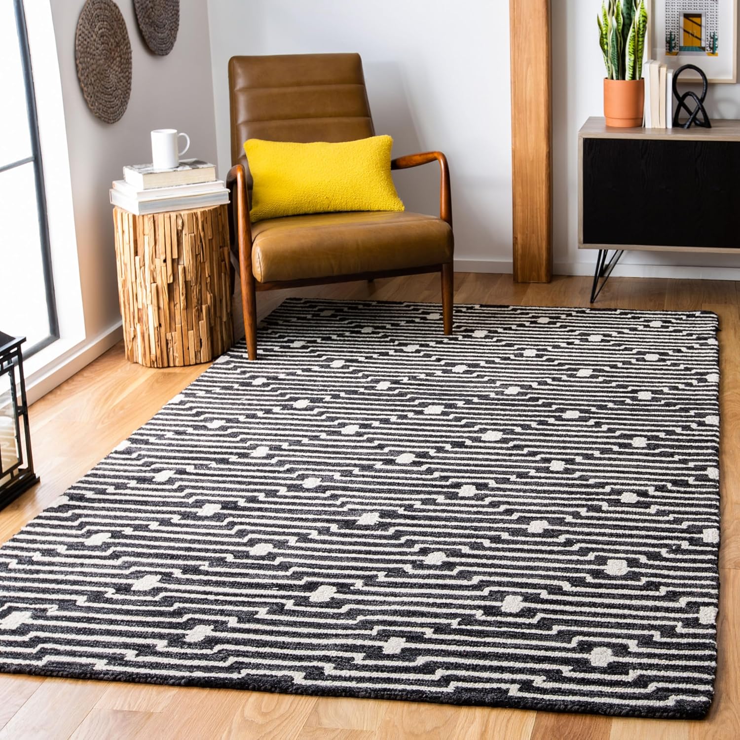 SAFAVIEH Micro-Loop Collection Accent Rug - 4' x 6', Charcoal & Ivory, Handmade Wool, Ideal for High Traffic Areas in Entryway, Living Room, Bedroom (MLP166H)