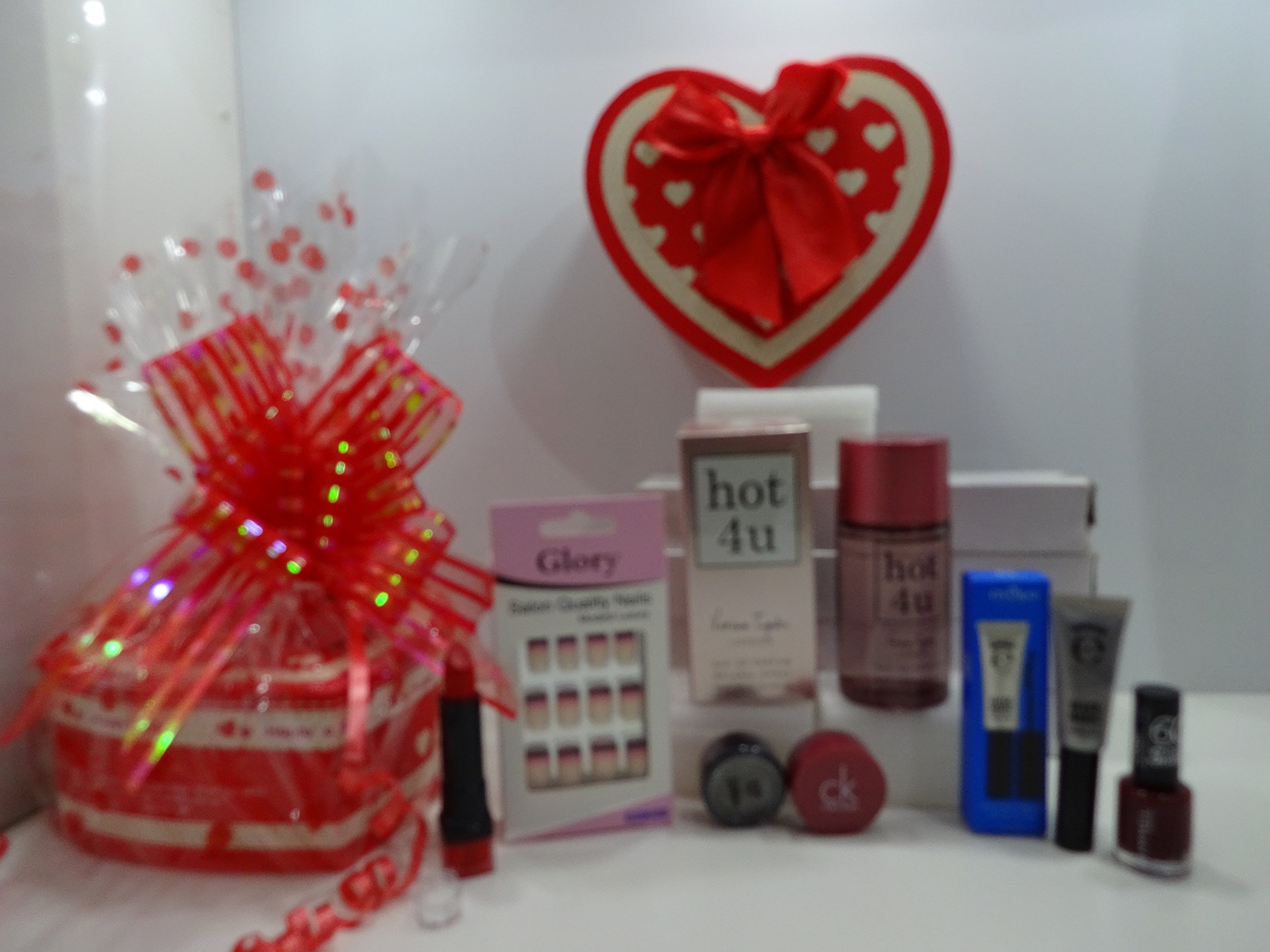 Panier de cadeau de Saint-Valentin pour elle ~ Luxe 7PC Parfum et maquillage Beauté Boîte cadeau Panier cadeau pour elle... Édition limitée 125...